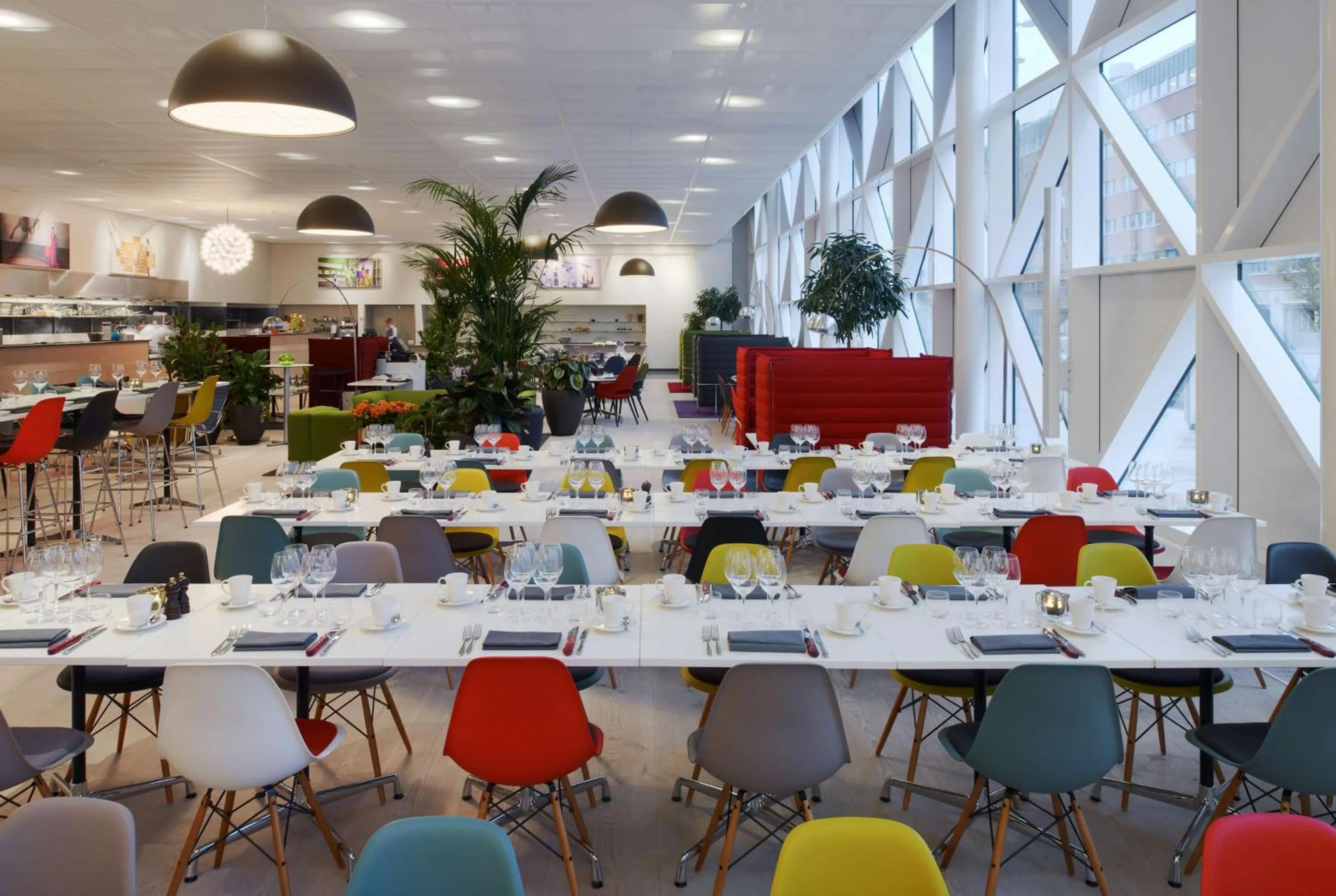 Restaurant/places to eat in Scandic Victoria Tower