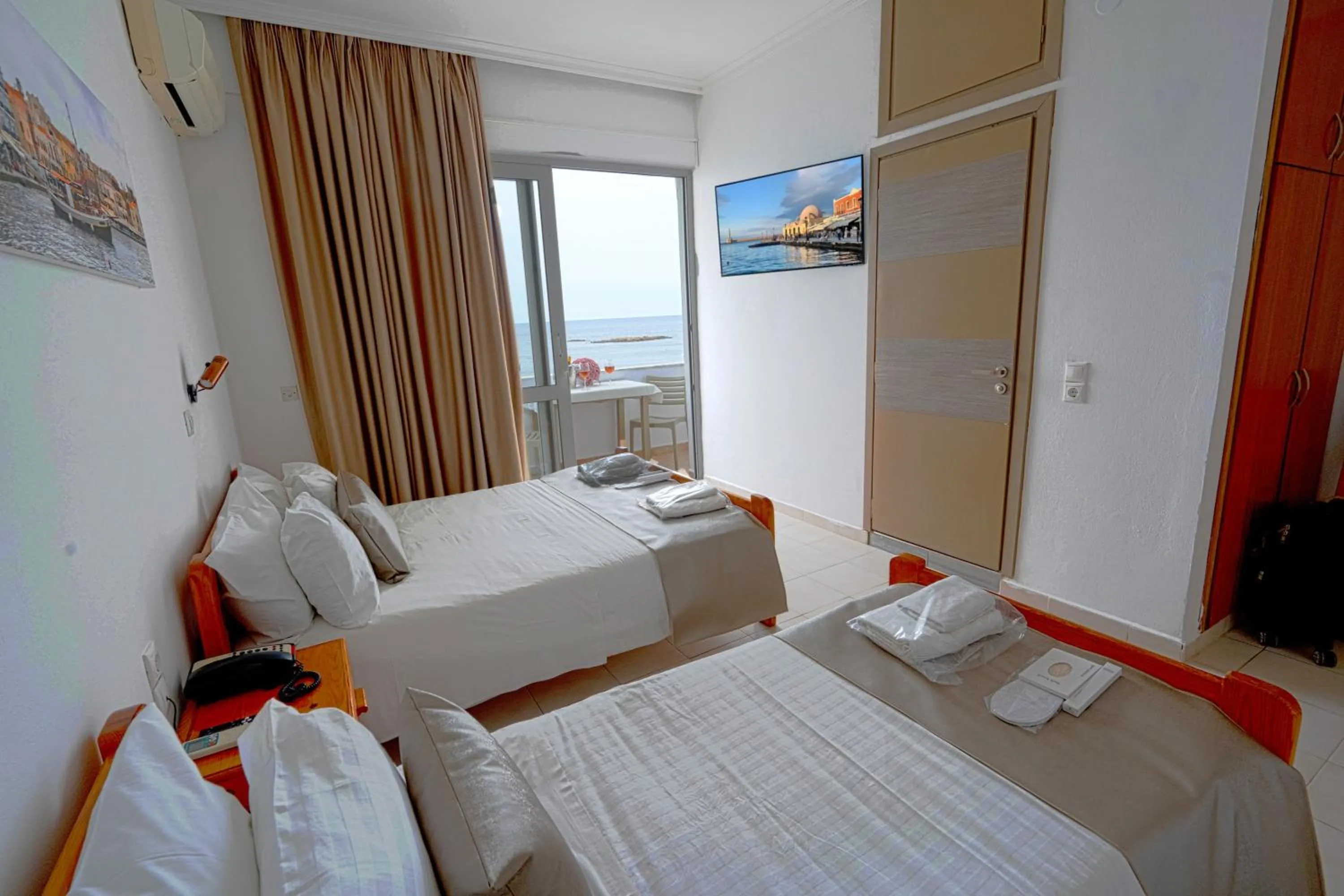 TV and multimedia in Klinakis Beach Hotel