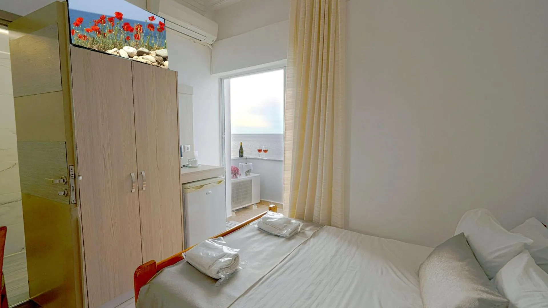 Bedroom, Bed in Klinakis Beach Hotel