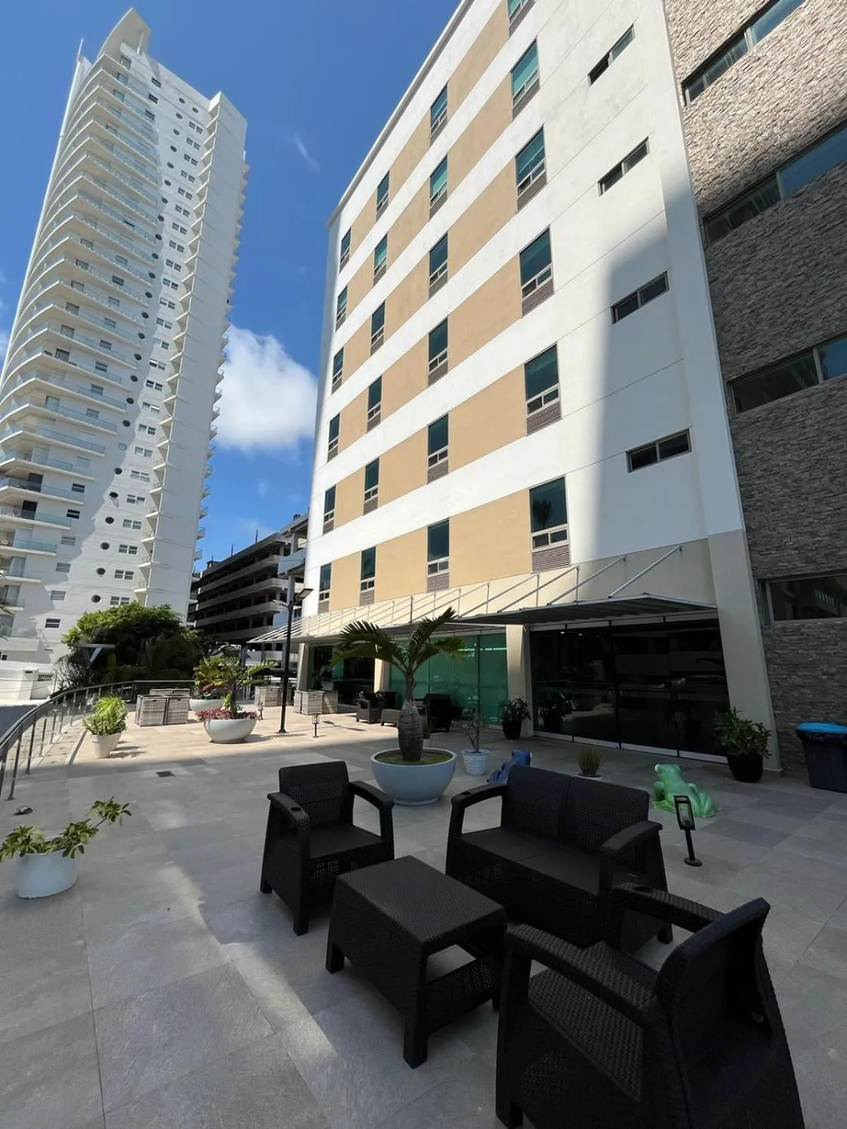 Day in Hotel Ave Inn