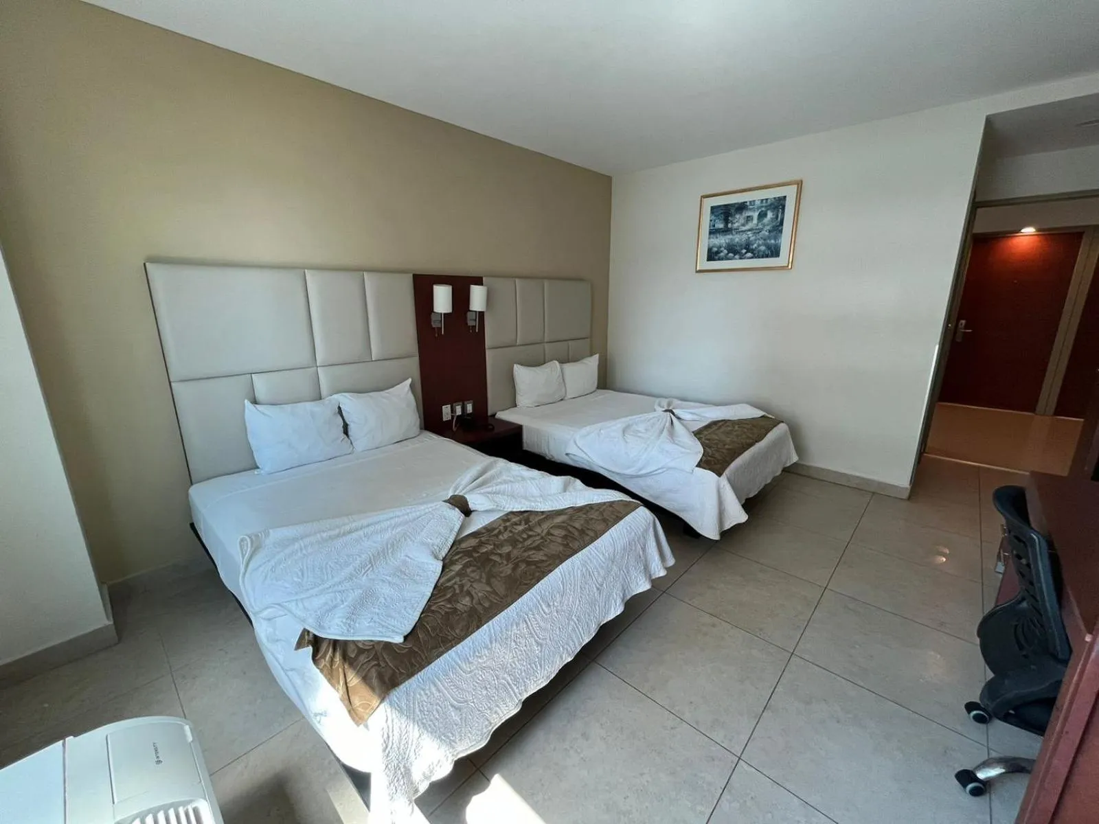 Bedroom, Bed in Hotel Ave Inn