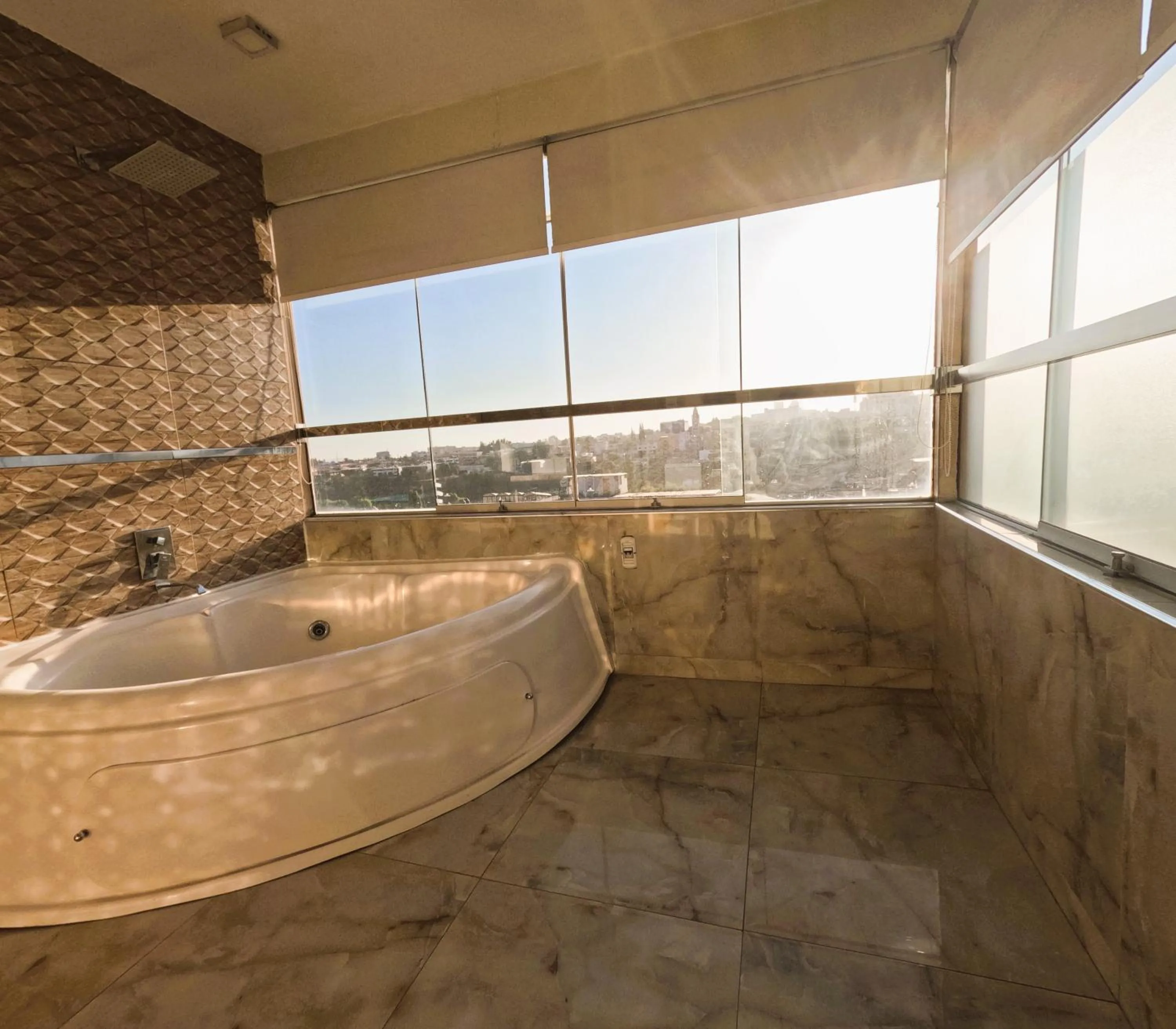 Shower in Terramística Arequipa - Monasterio