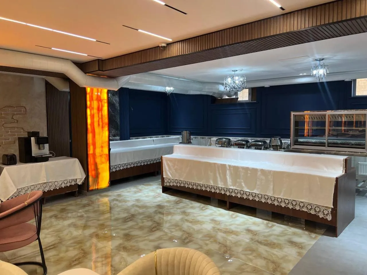 Restaurant/places to eat, Bed in Ideal Hotel