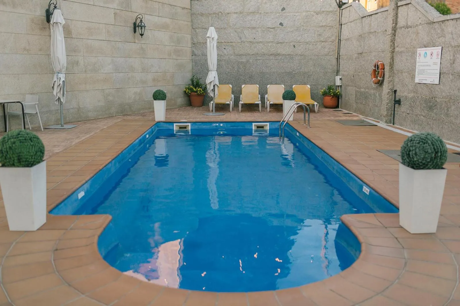 Swimming pool in Hotel O Castro