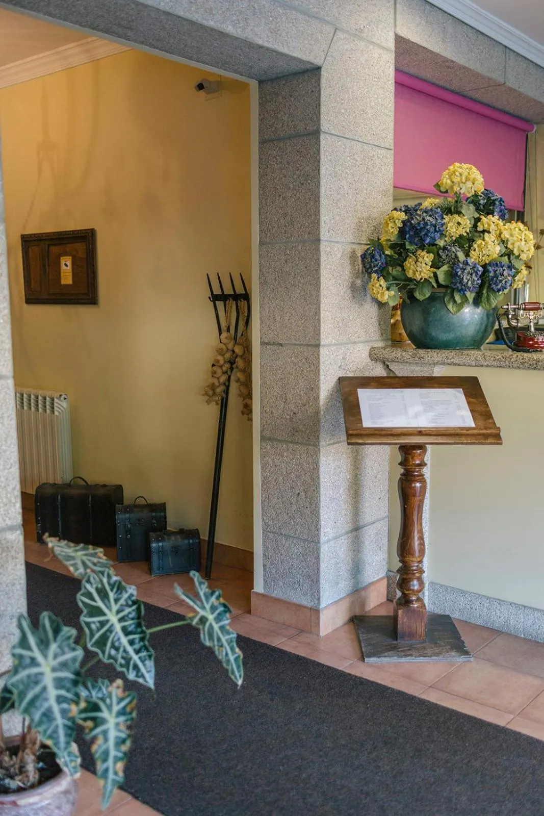 Lobby or reception in Hotel O Castro