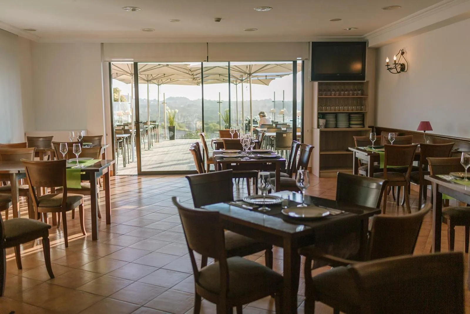 Restaurant/places to eat in Hotel O Castro