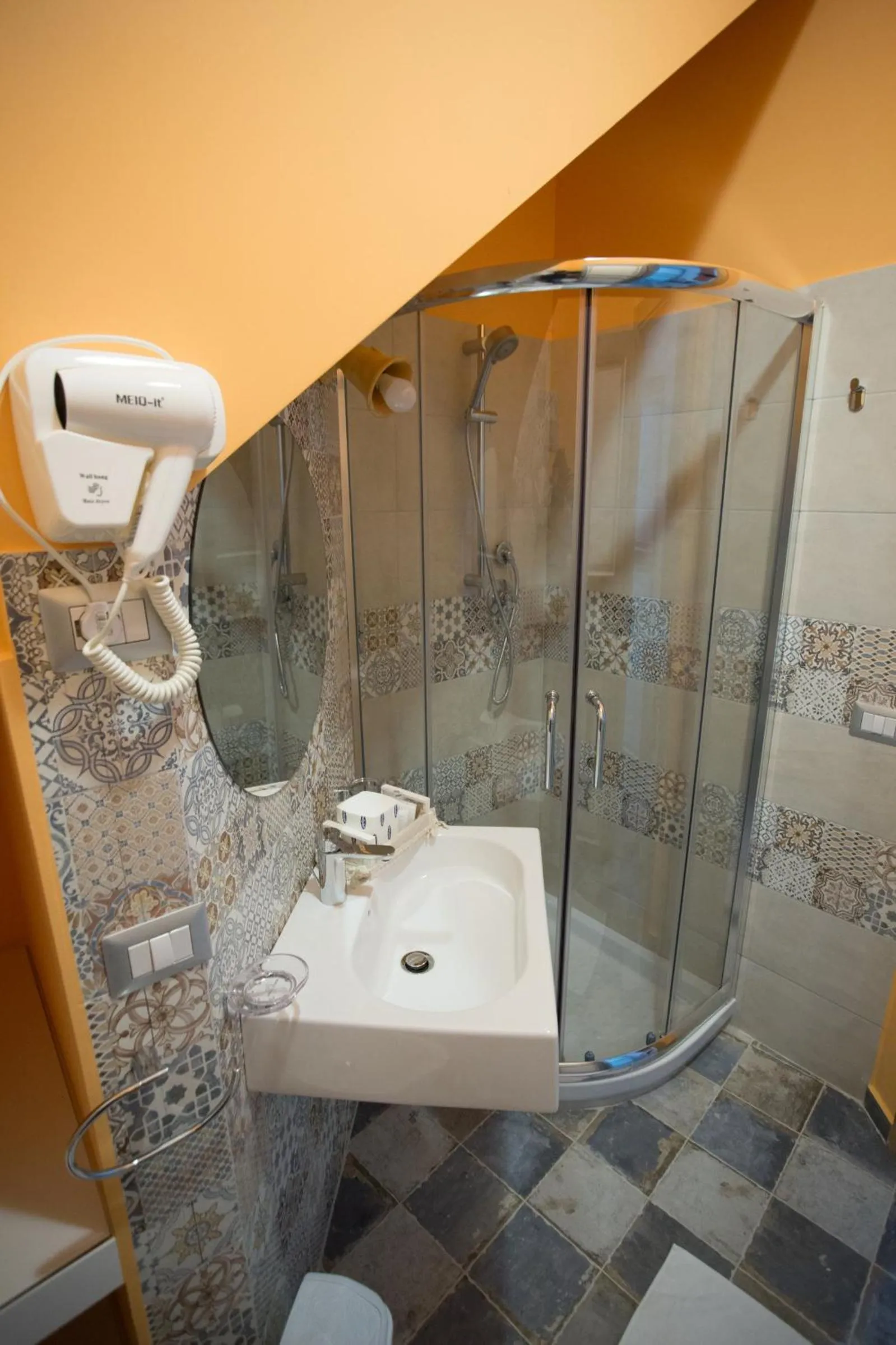 Bathroom in Coraje Room & Breakfast