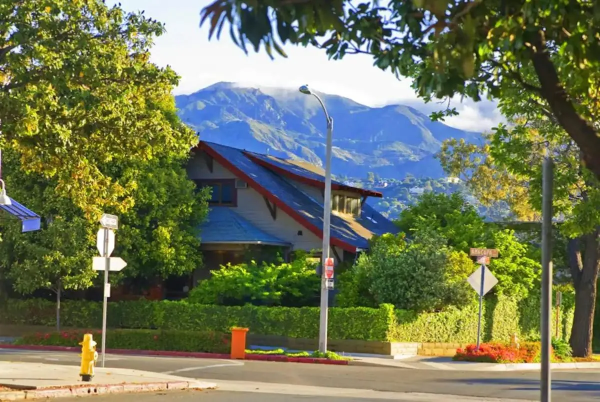 Property building in The 3 Dux