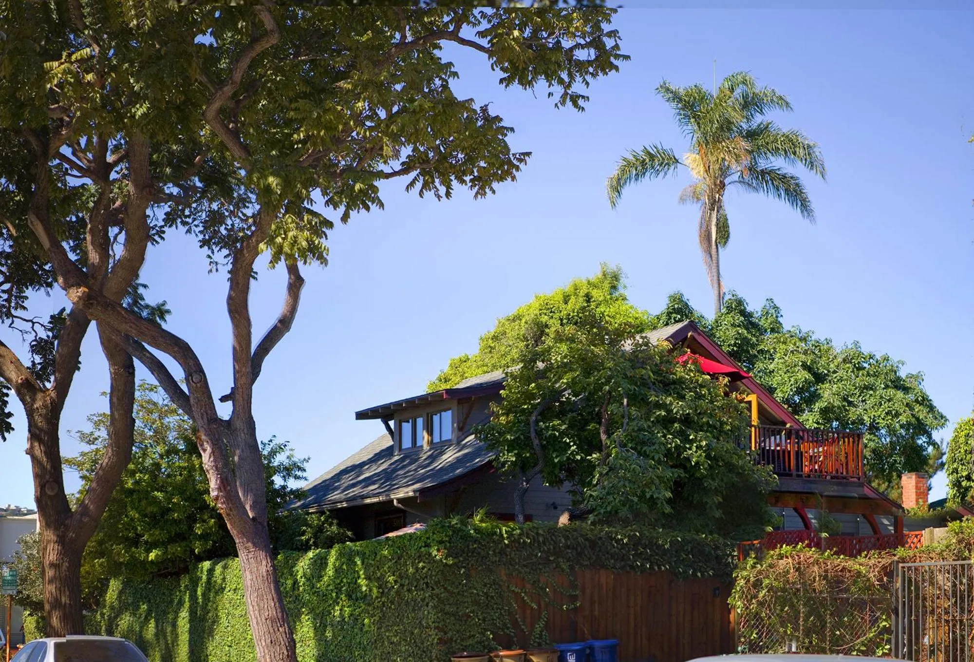 Property building in The 3 Dux