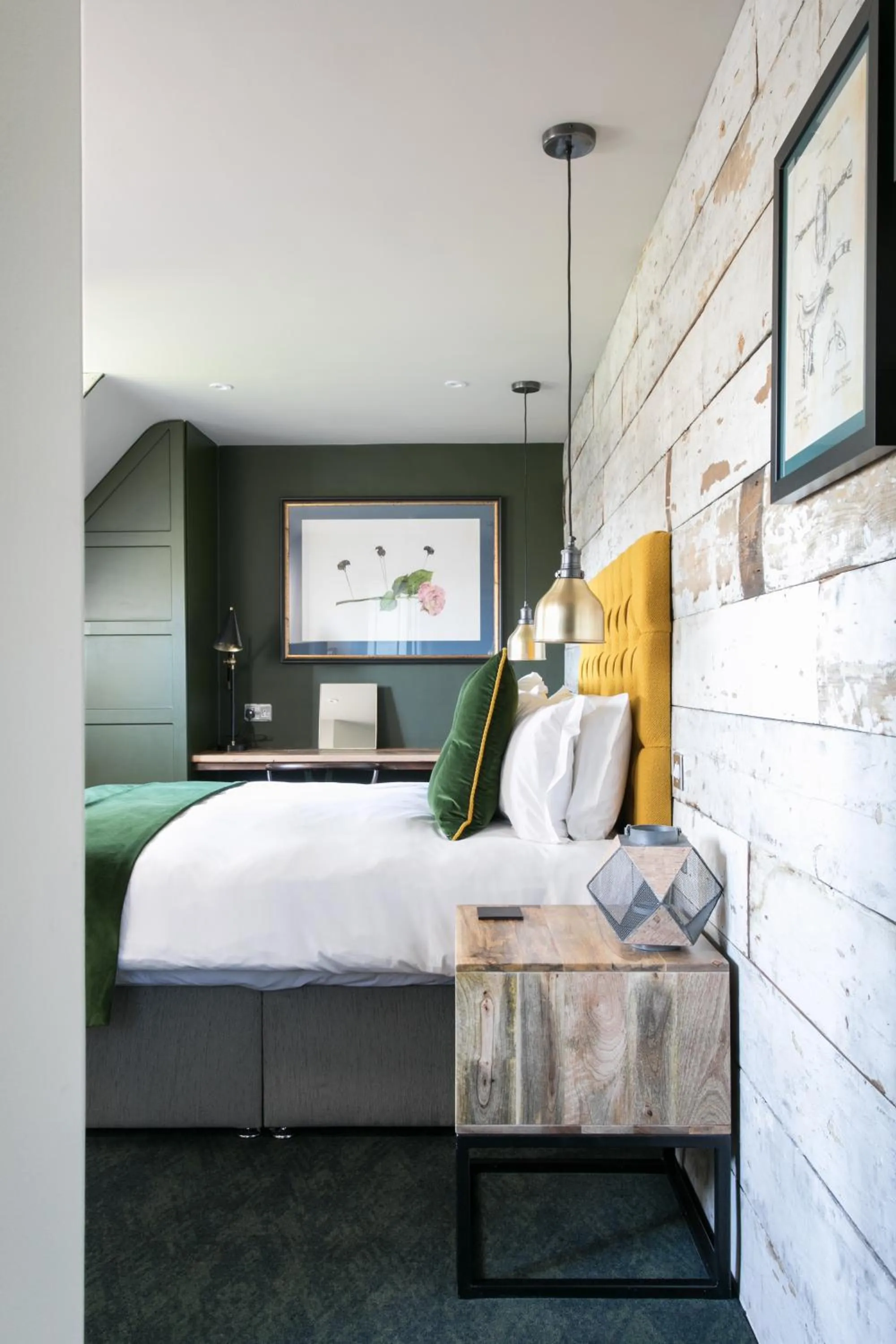 Bed in The Green Dragon Inn