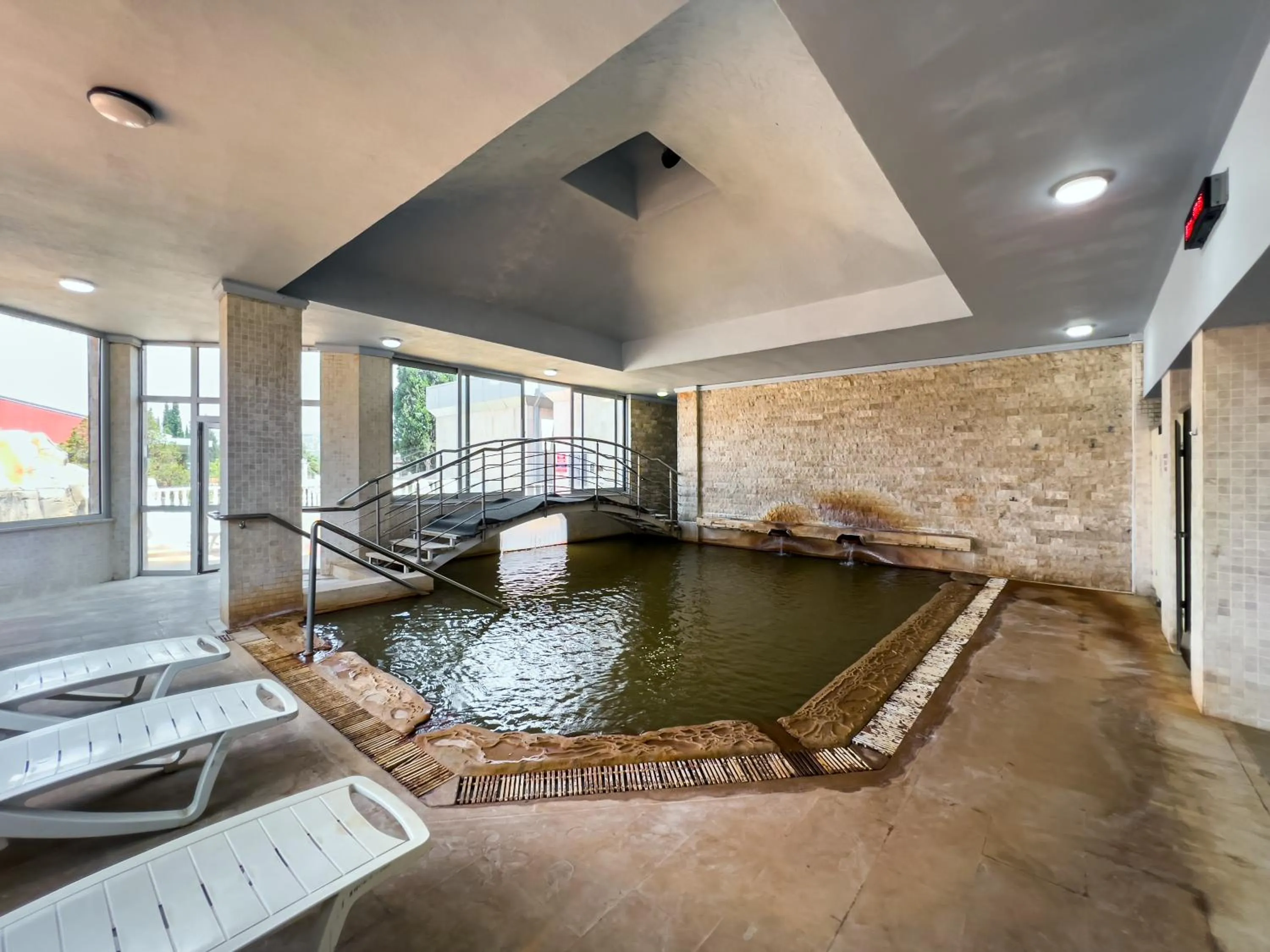 Hot Spring Bath in Spa Hotel Colossae Thermal