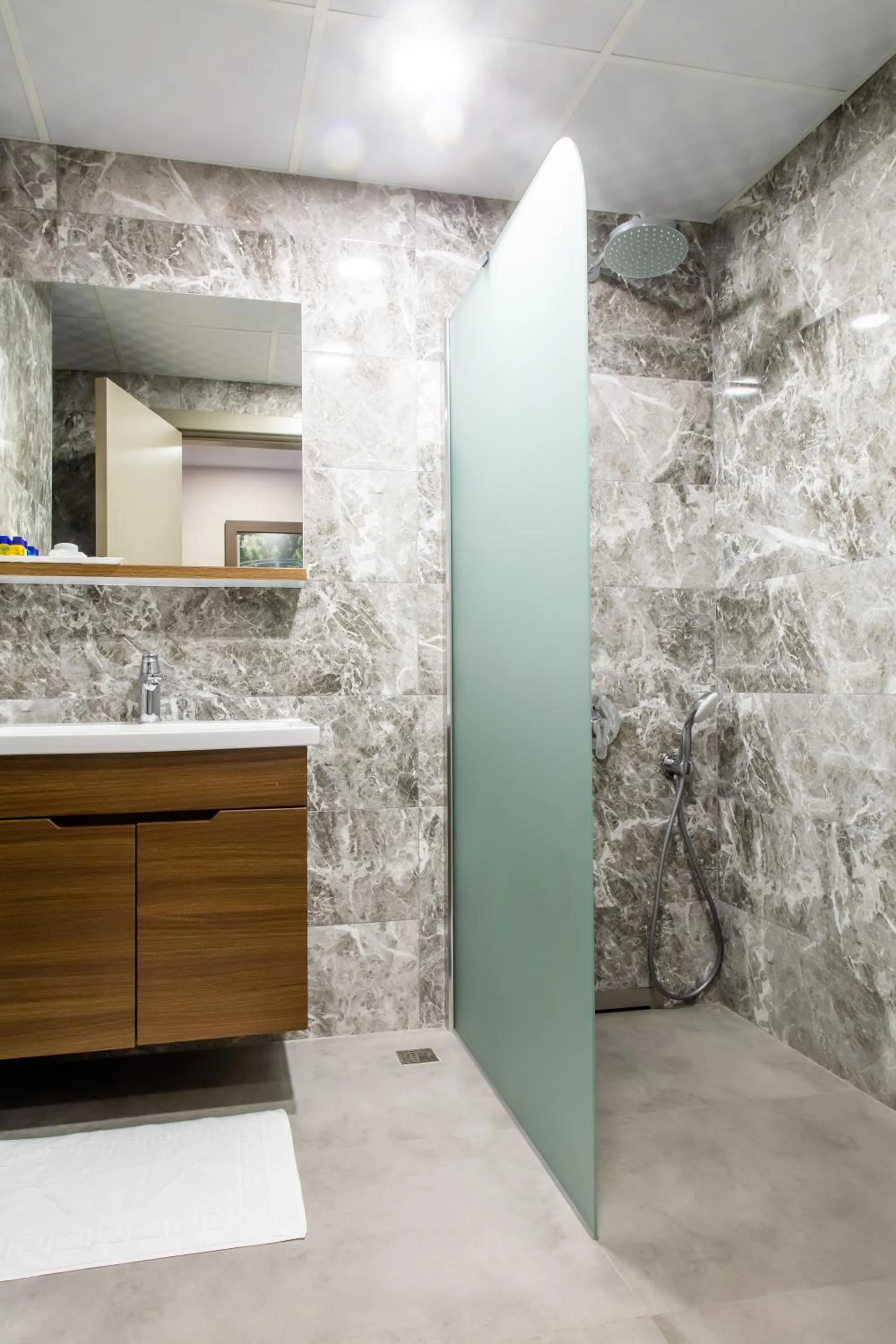 Shower in Spa Hotel Colossae Thermal