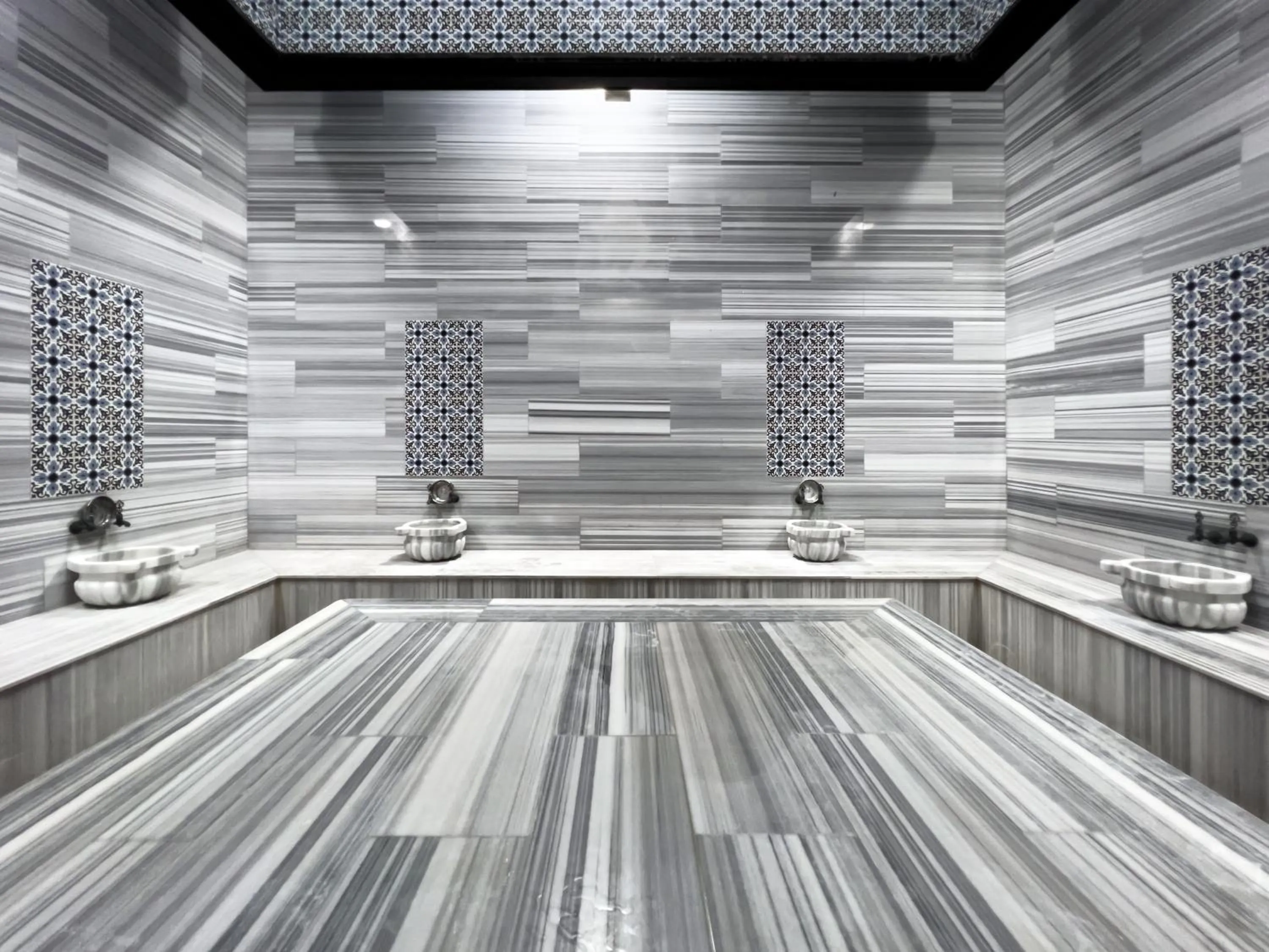 Public Bath in Spa Hotel Colossae Thermal