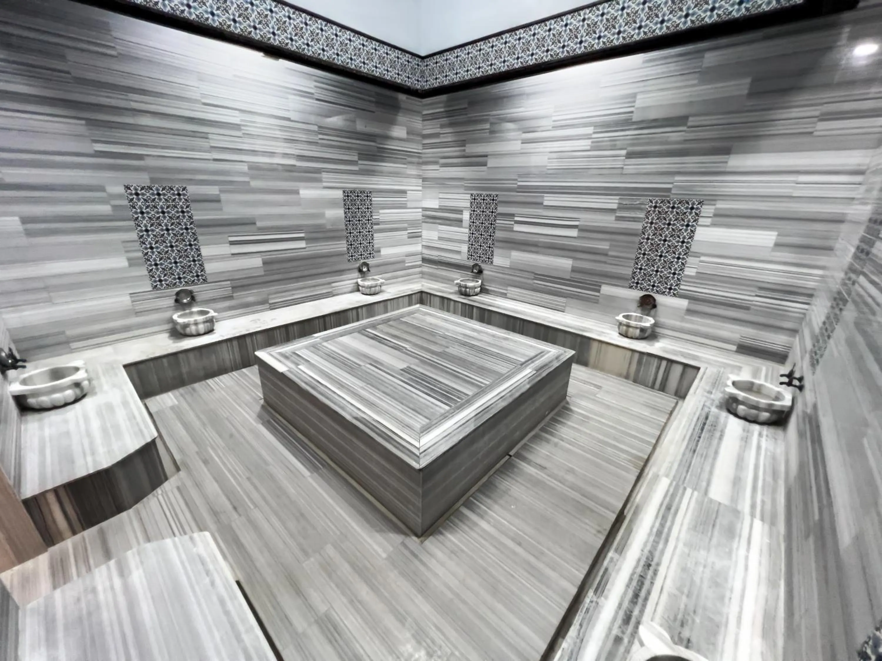 Public Bath in Spa Hotel Colossae Thermal