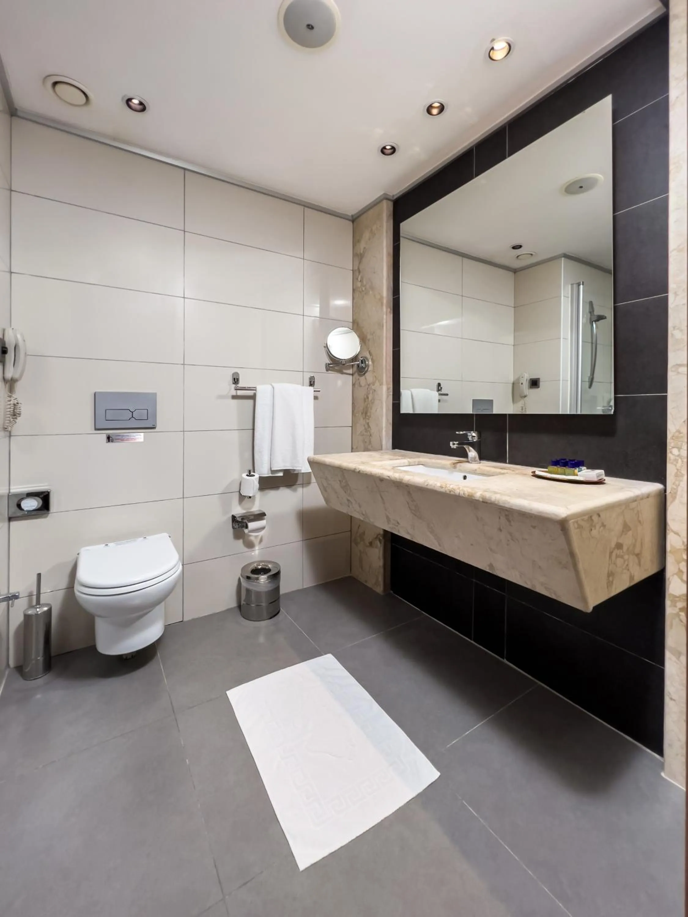 Toilet in Spa Hotel Colossae Thermal