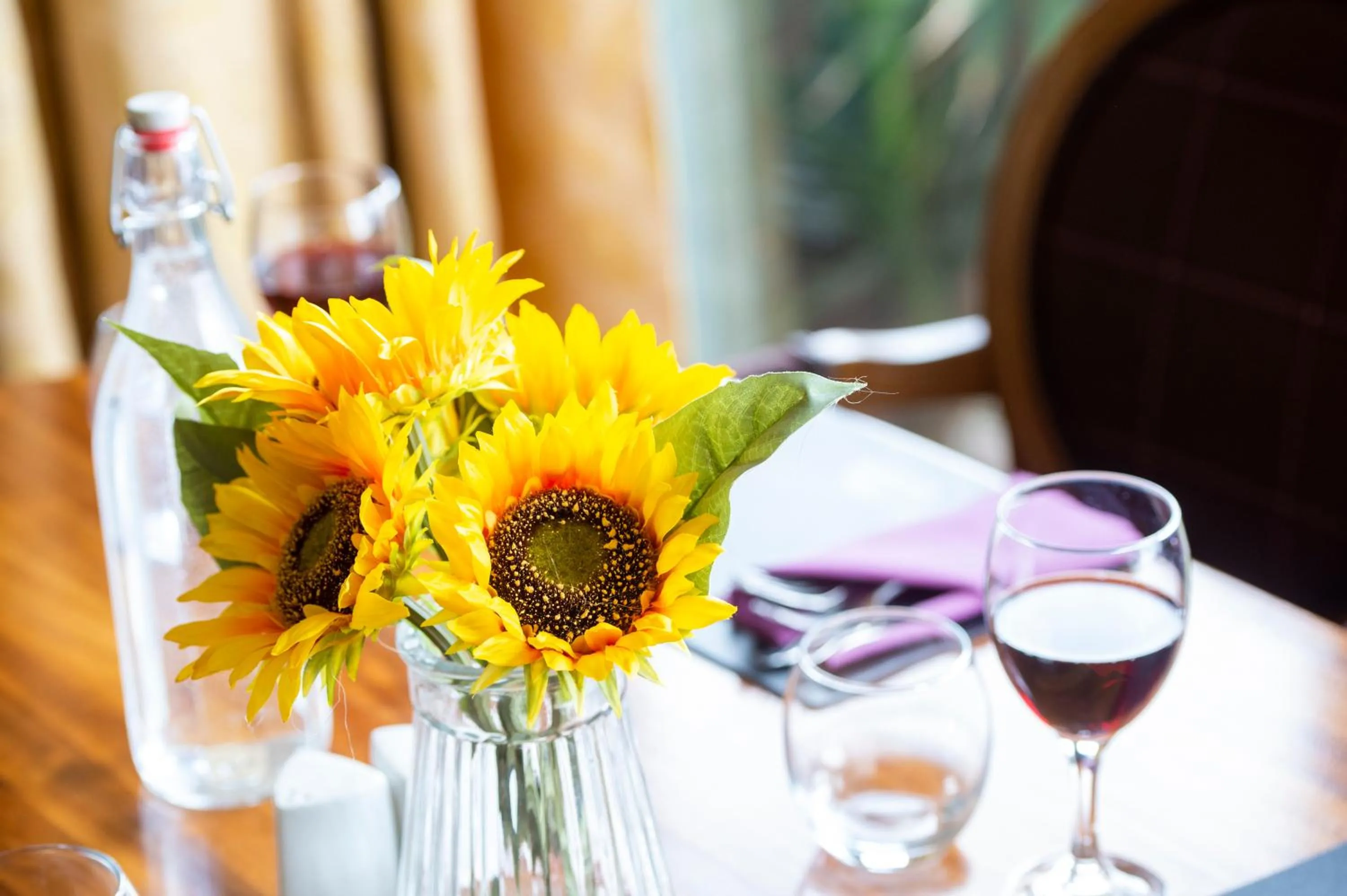 Restaurant/places to eat in Palm Court Hotel