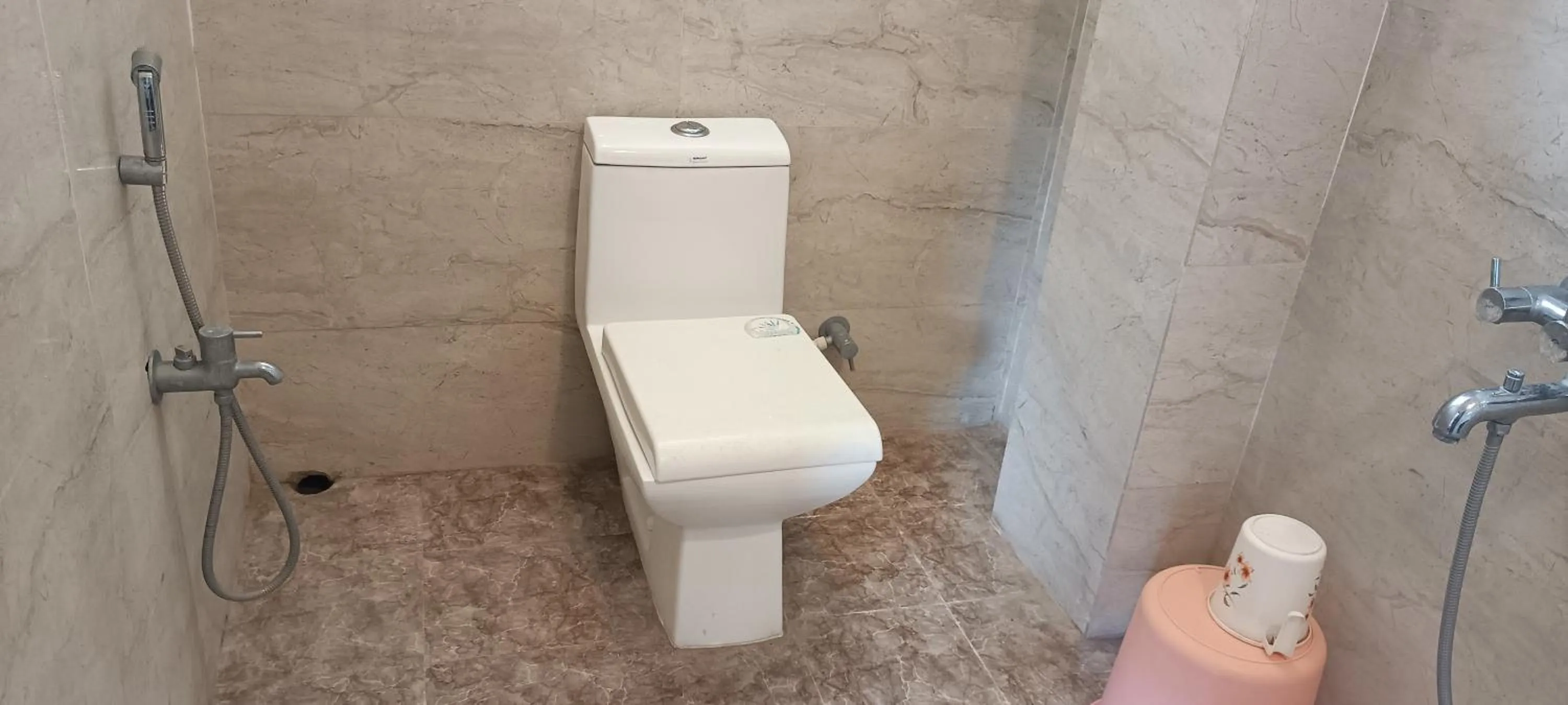 Toilet in Joye Grand Hotel