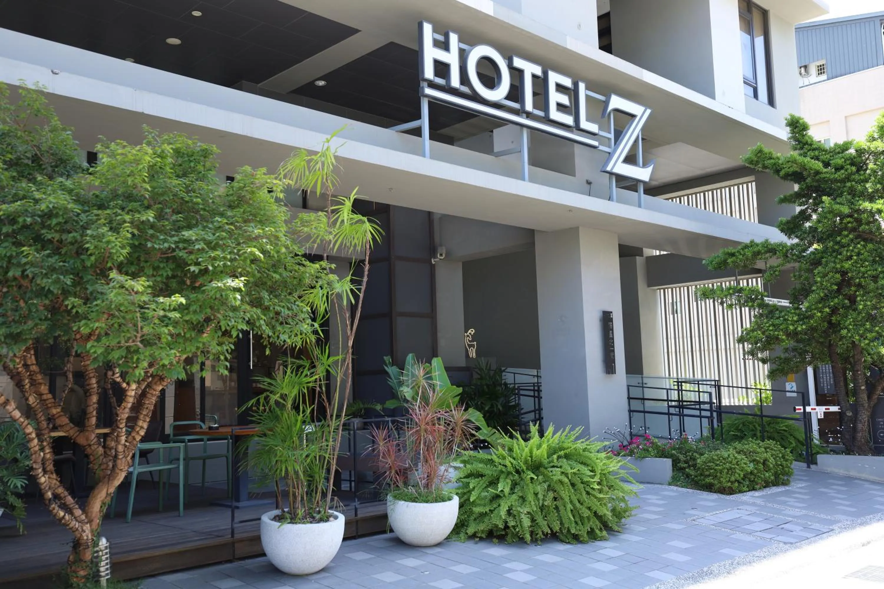 Facade/entrance in Hotel Z