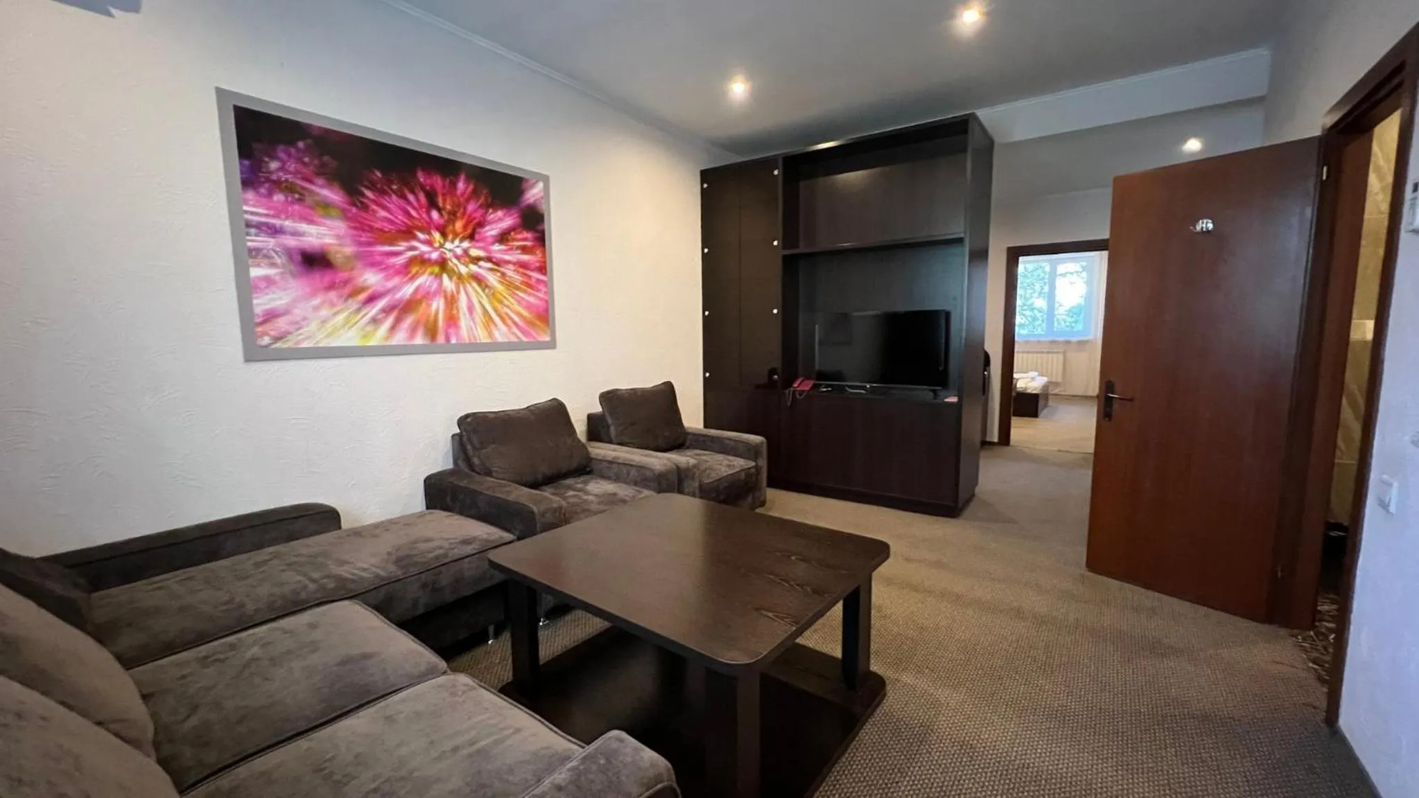 Photo of the whole room in JEPPESEN RESIDENCE