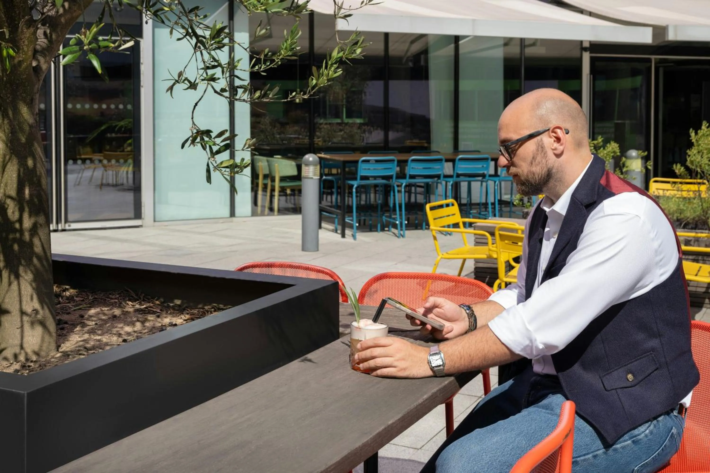 Restaurant/places to eat in Aloft London Excel