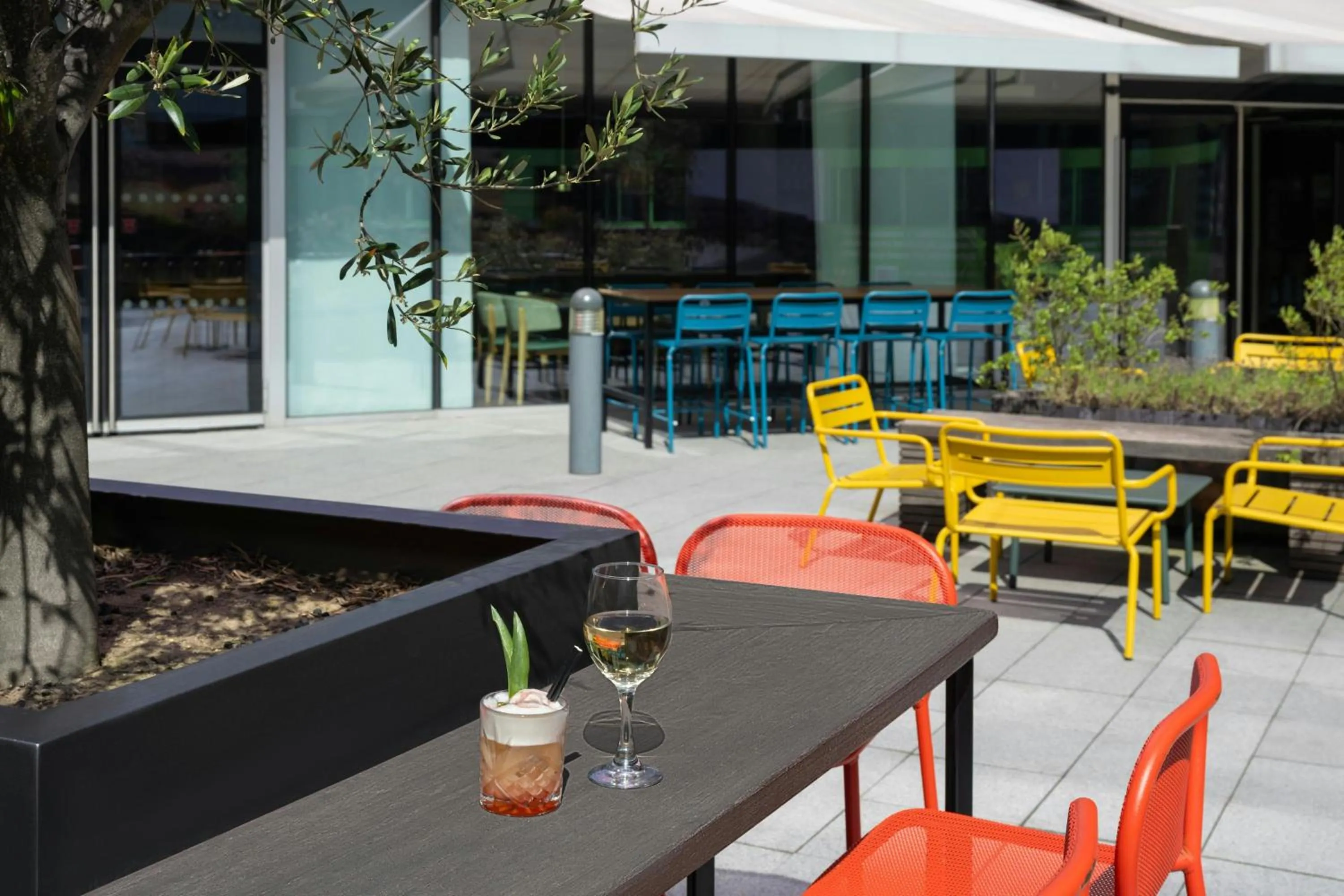 Restaurant/places to eat in Aloft London Excel