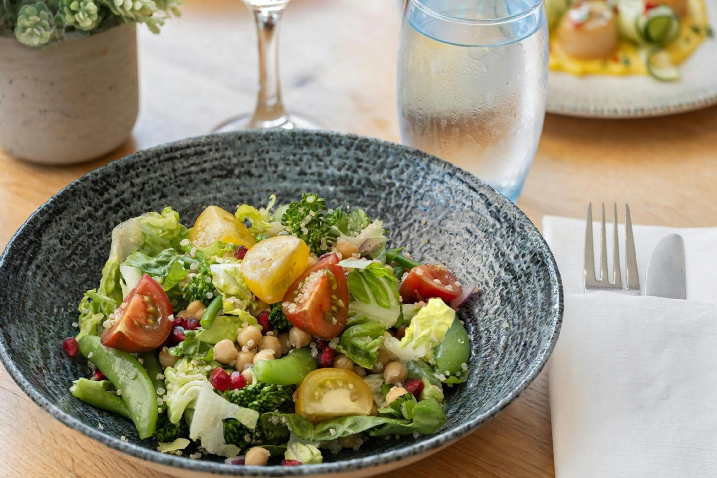 Restaurant/places to eat in Aloft London Excel