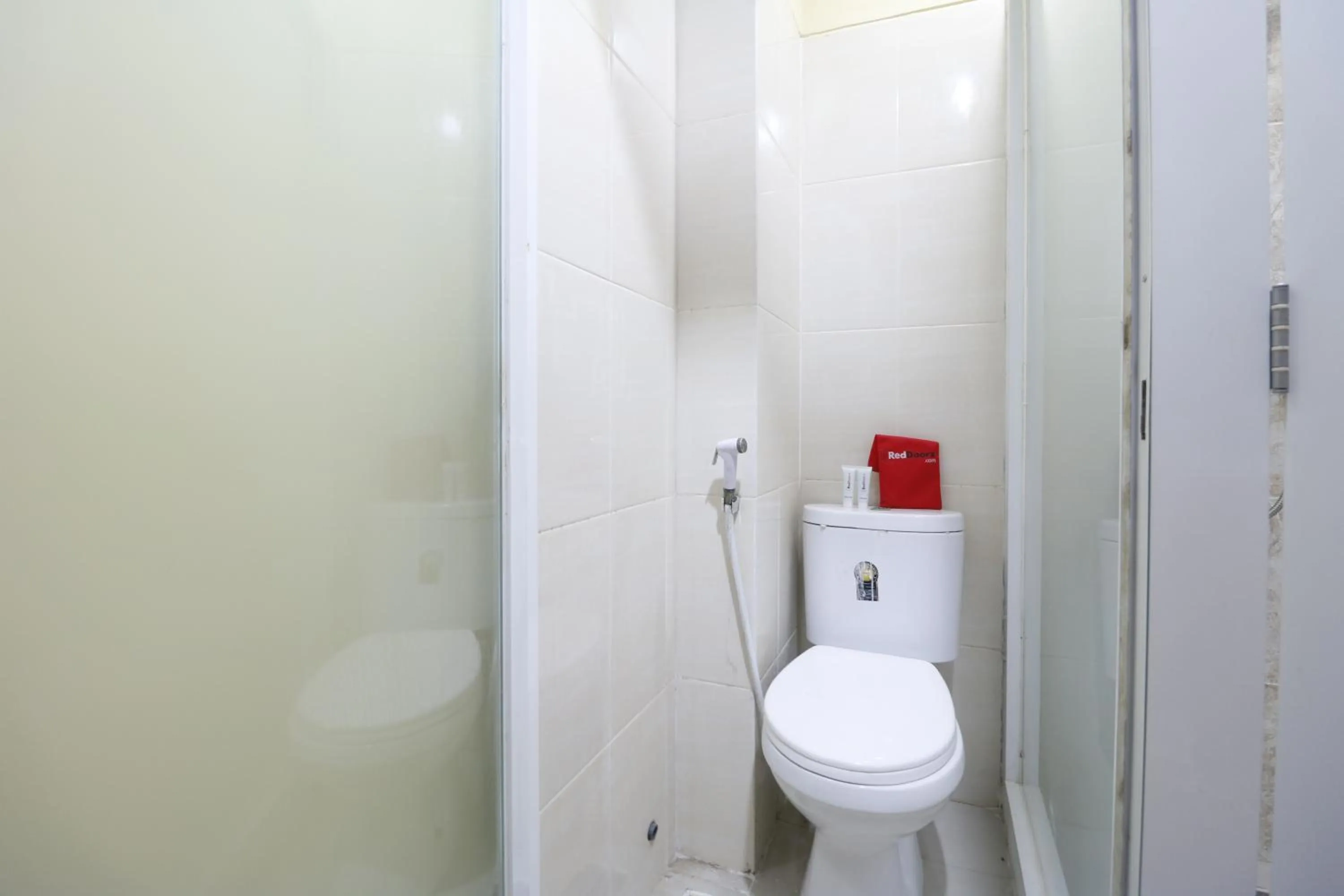 Bathroom in RedDoorz near ITC Cempaka Mas