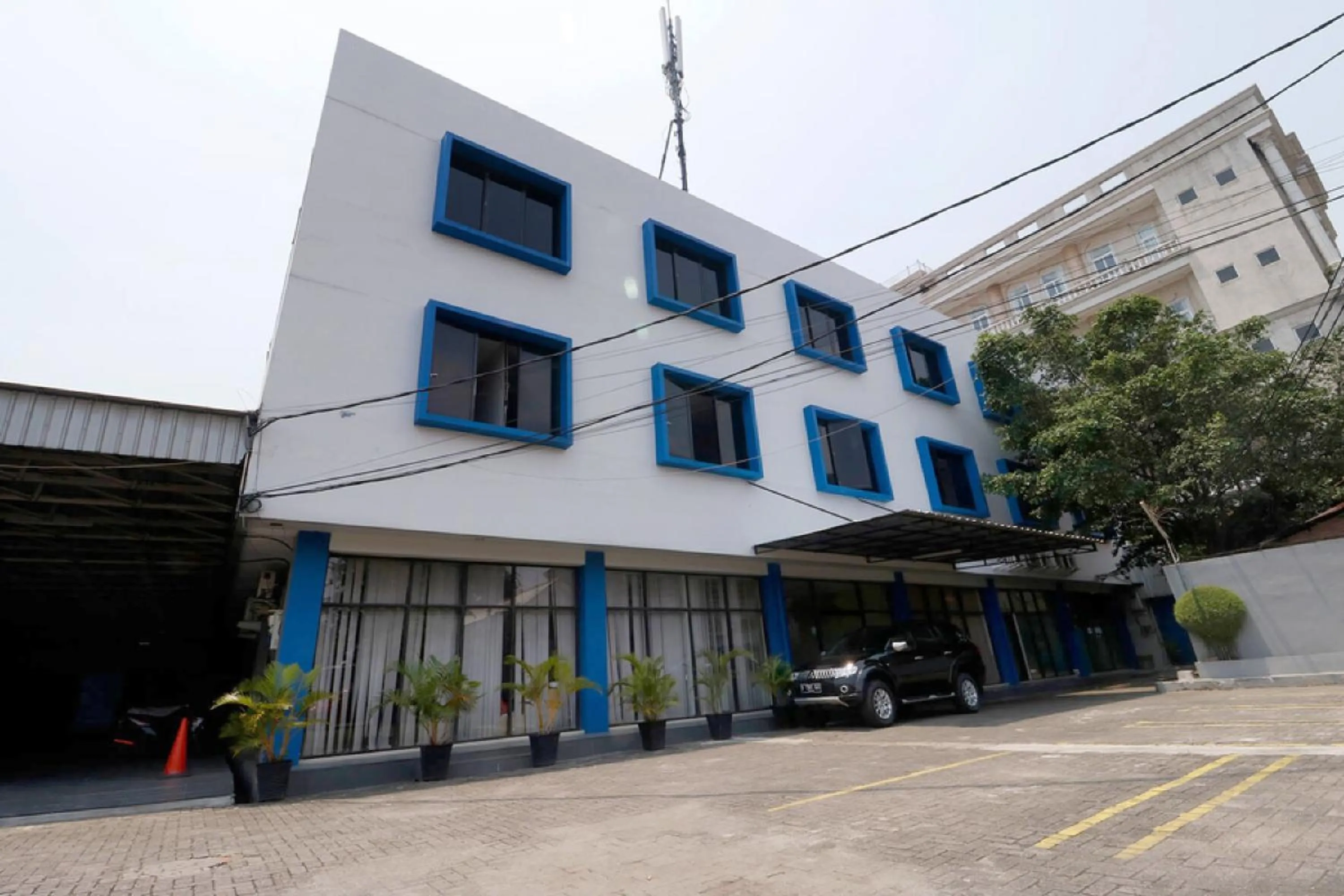 Property building in RedDoorz near ITC Cempaka Mas