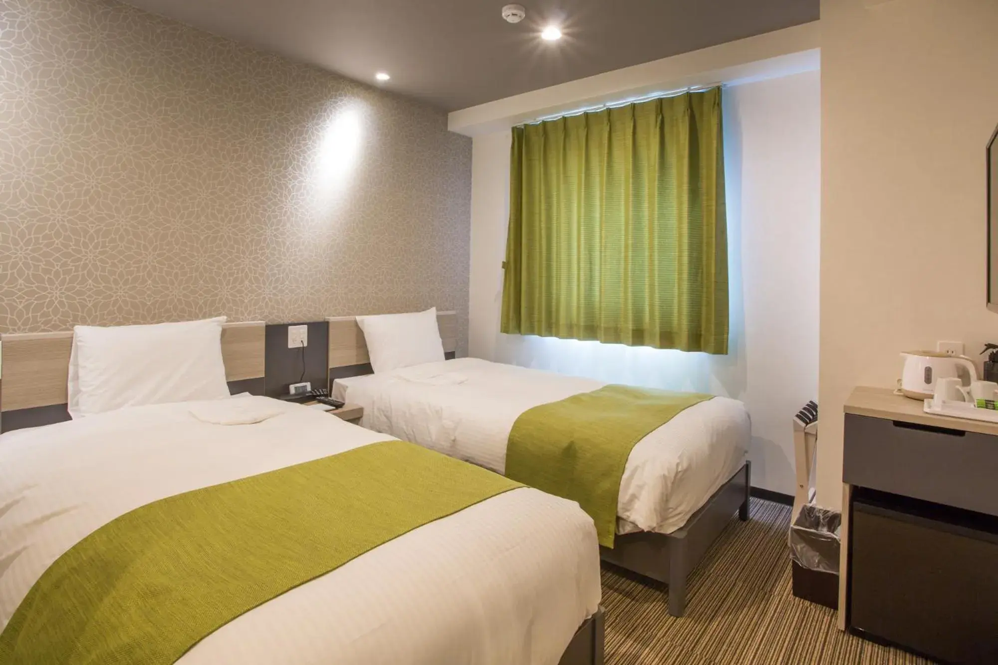 Economy Twin Room - Non Smoking in Kuretake Inn Osaka Sakaisuji Honmachi Economy Twin Room - Non Smoking in Kuretake Inn Osaka Sakaisuji Honmachi