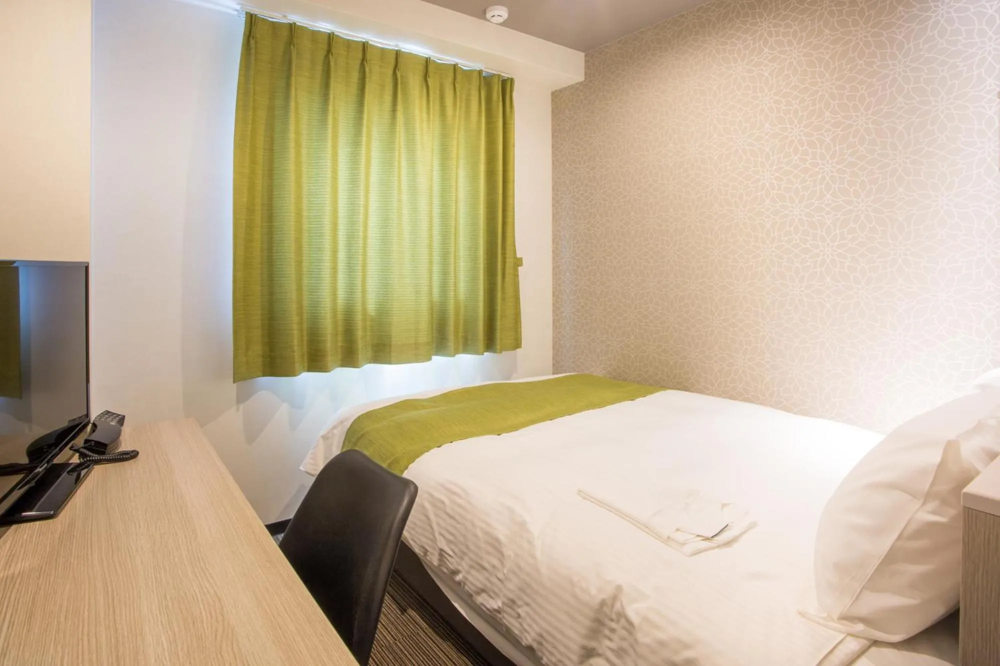 Bed in Kuretake Inn Osaka Sakaisuji Honmachi