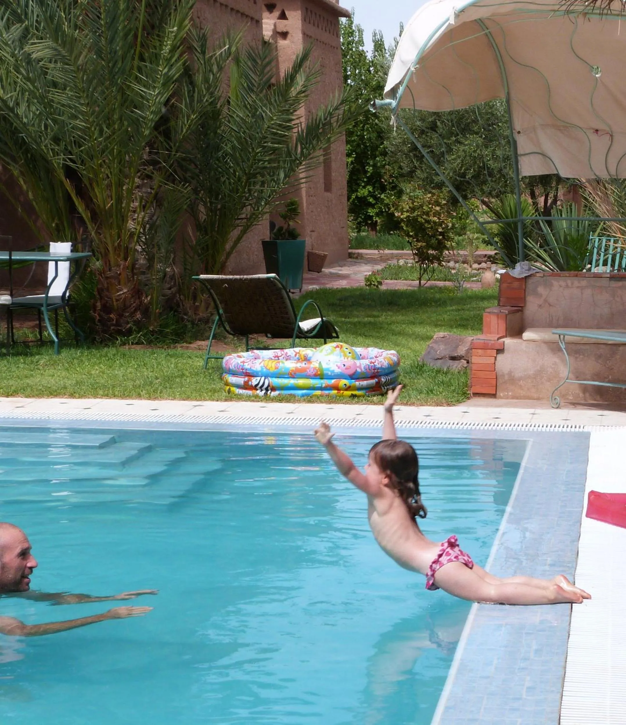 People in Sawadi Ecolodge