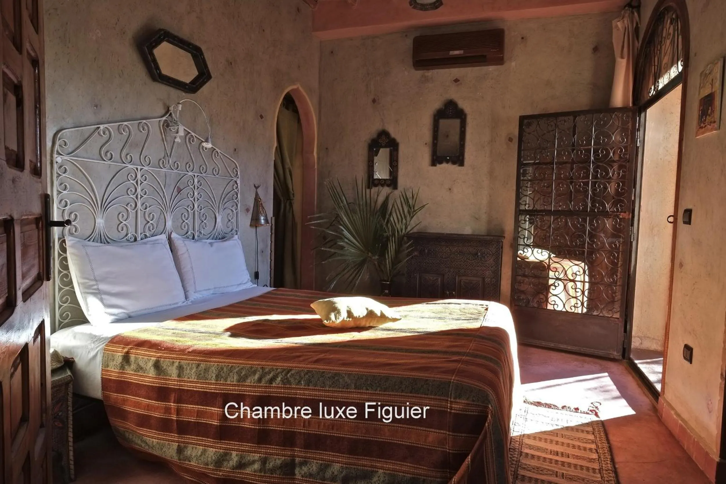 Photo of the whole room, Bed in Sawadi Ecolodge
