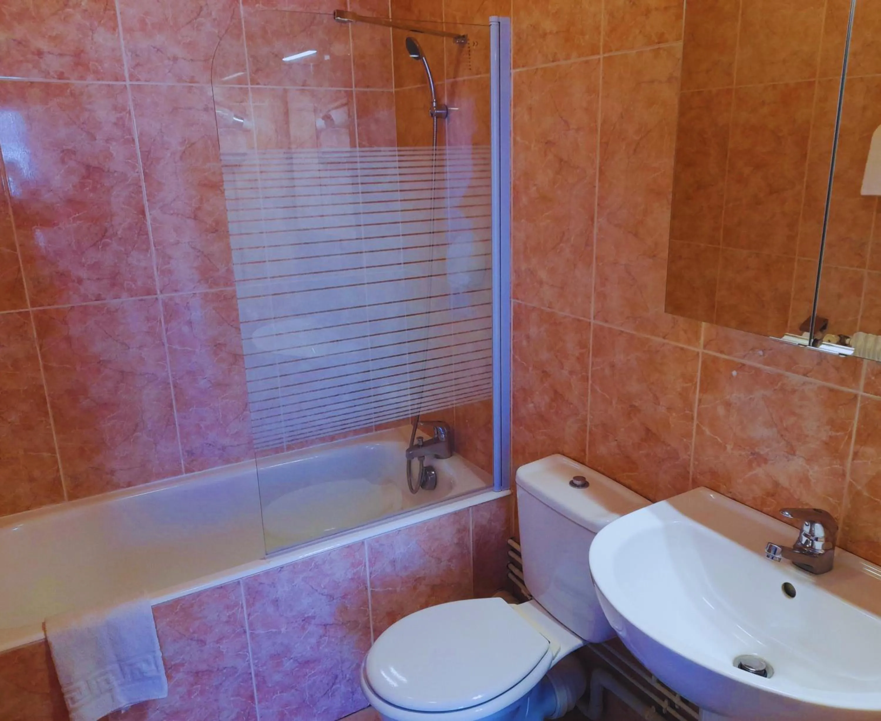 Shower in Le Catalan - Hôtel et appartements