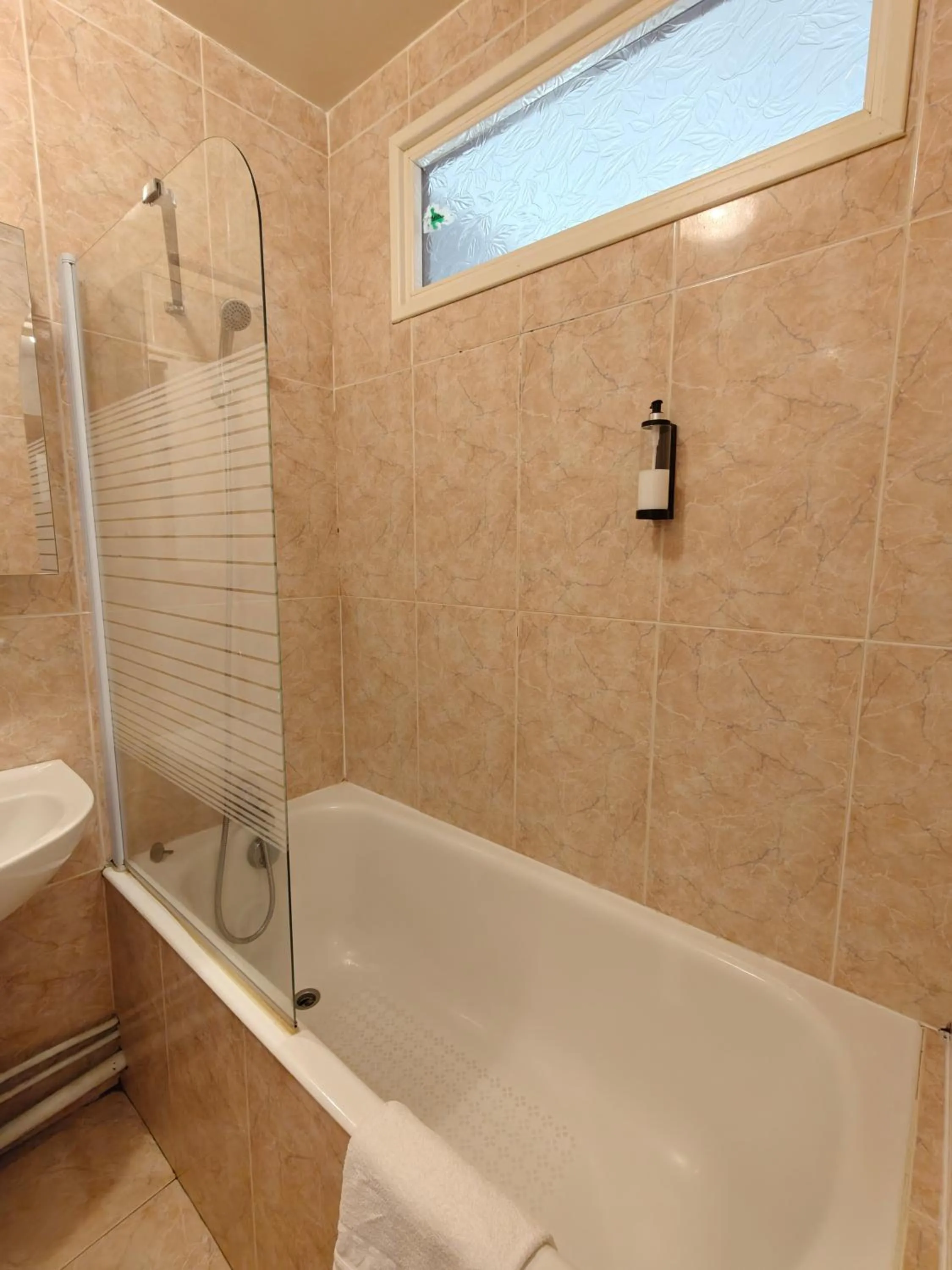 Bathroom in Le Catalan - Hôtel et appartements