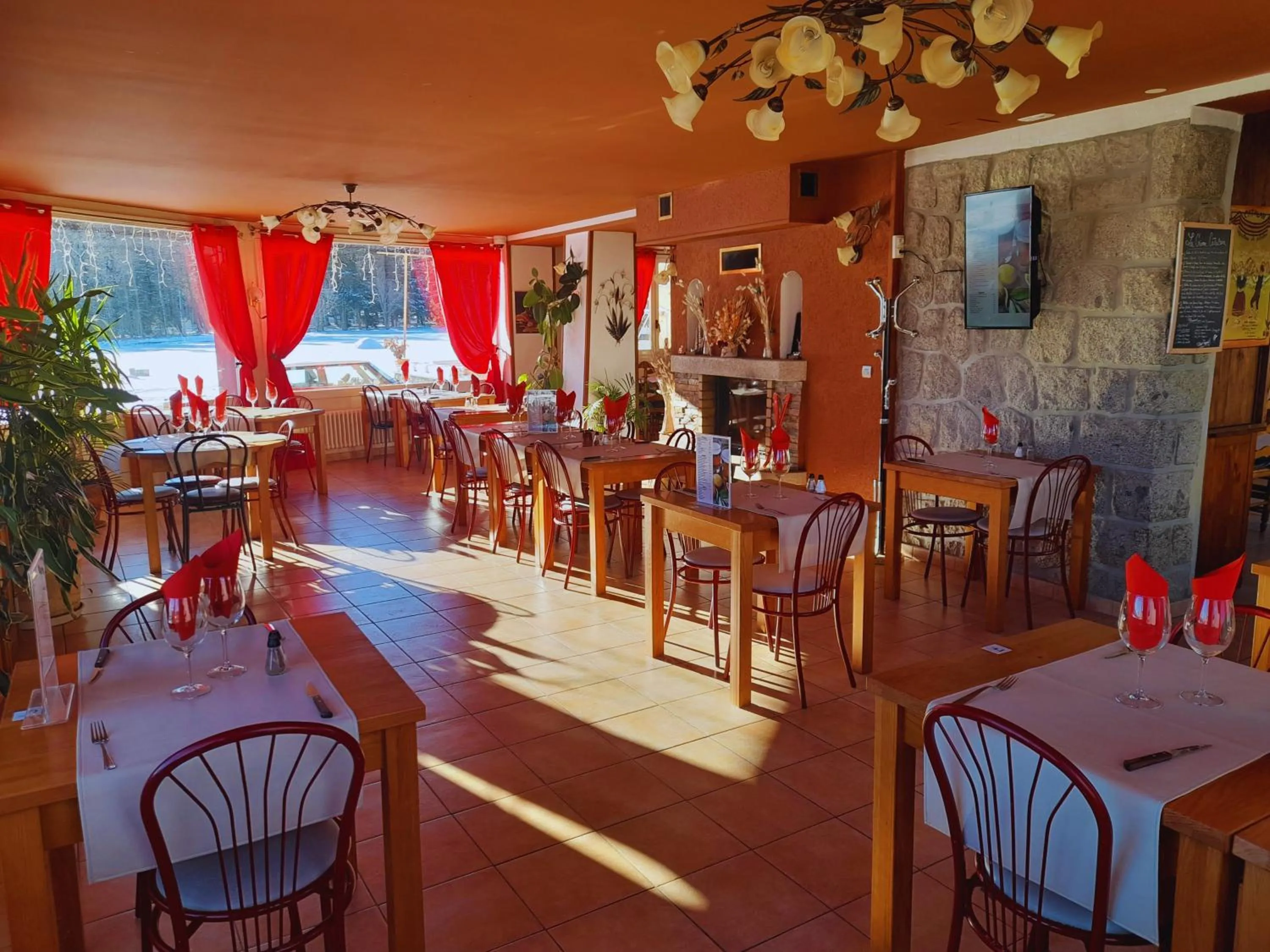 Restaurant/places to eat in Le Catalan - Hôtel et appartements