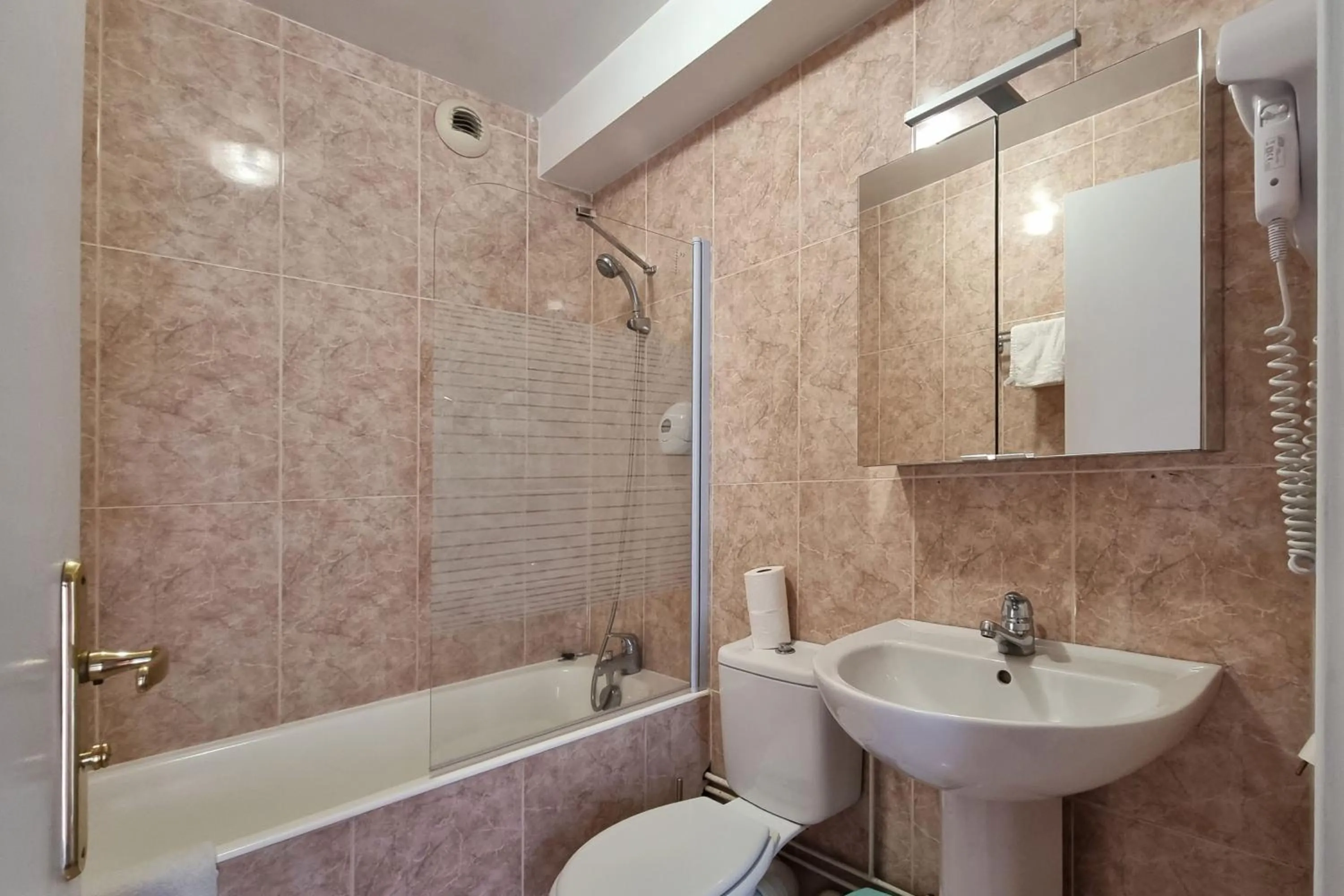 Shower in Le Catalan - Hôtel et appartements