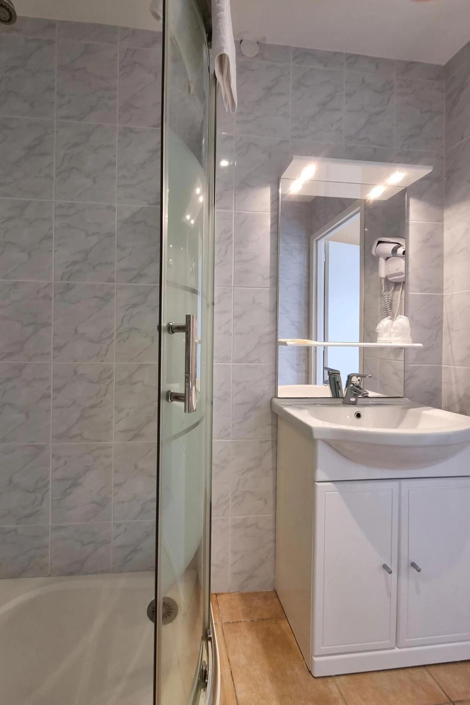 Bathroom in Le Catalan - Hôtel et appartements