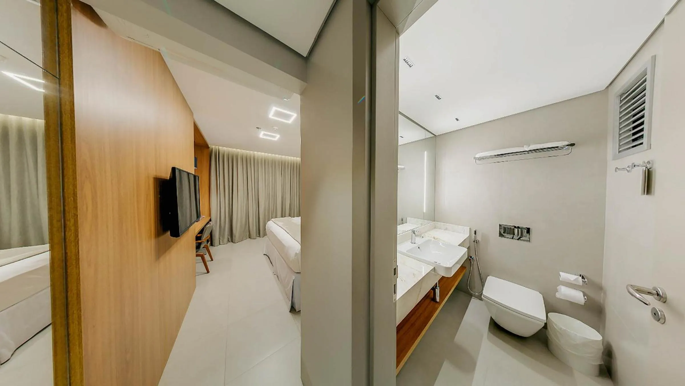 Shower in Amazon Taiamã Hotel