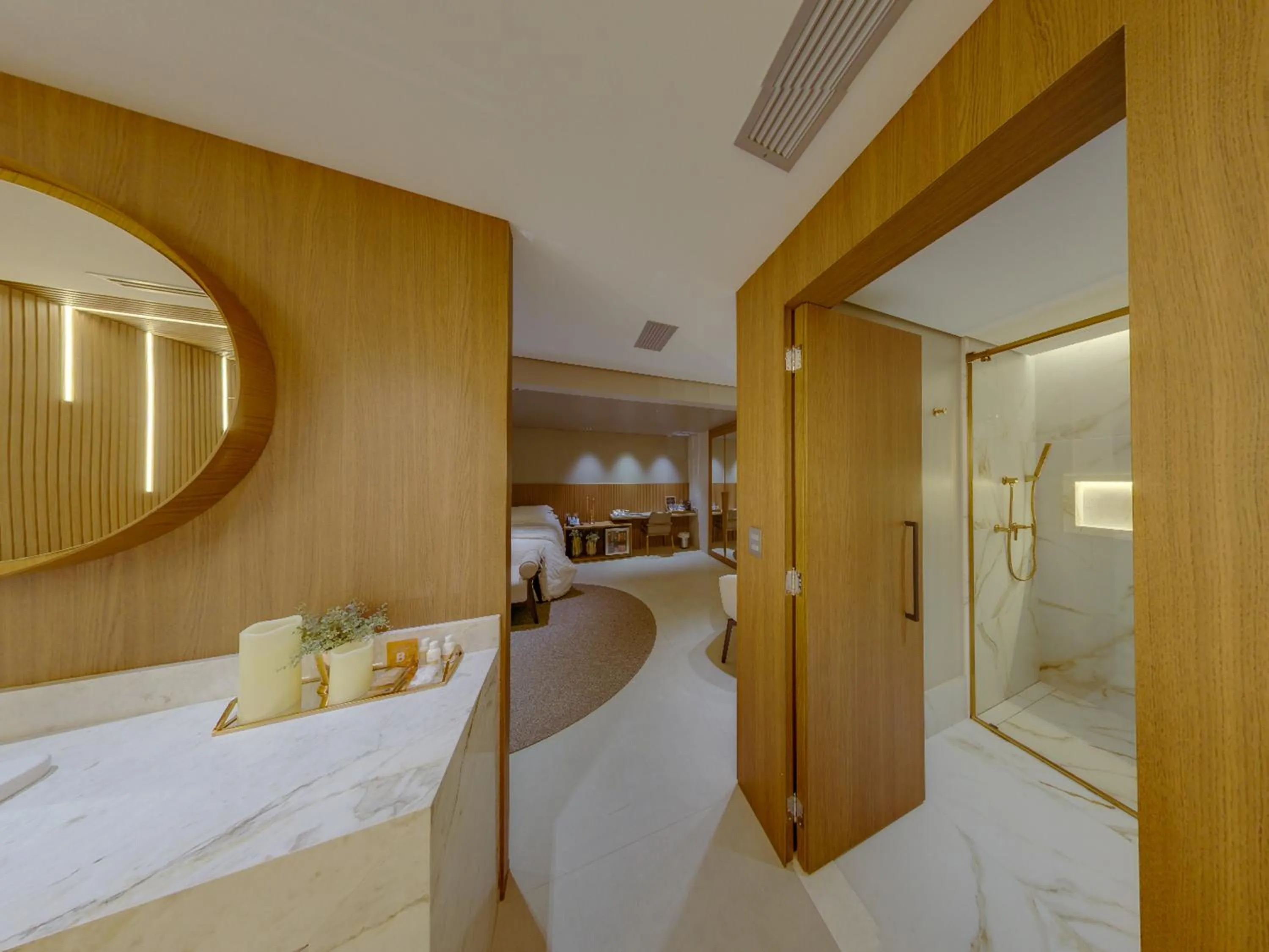 Shower, Bed in Amazon Taiamã Hotel