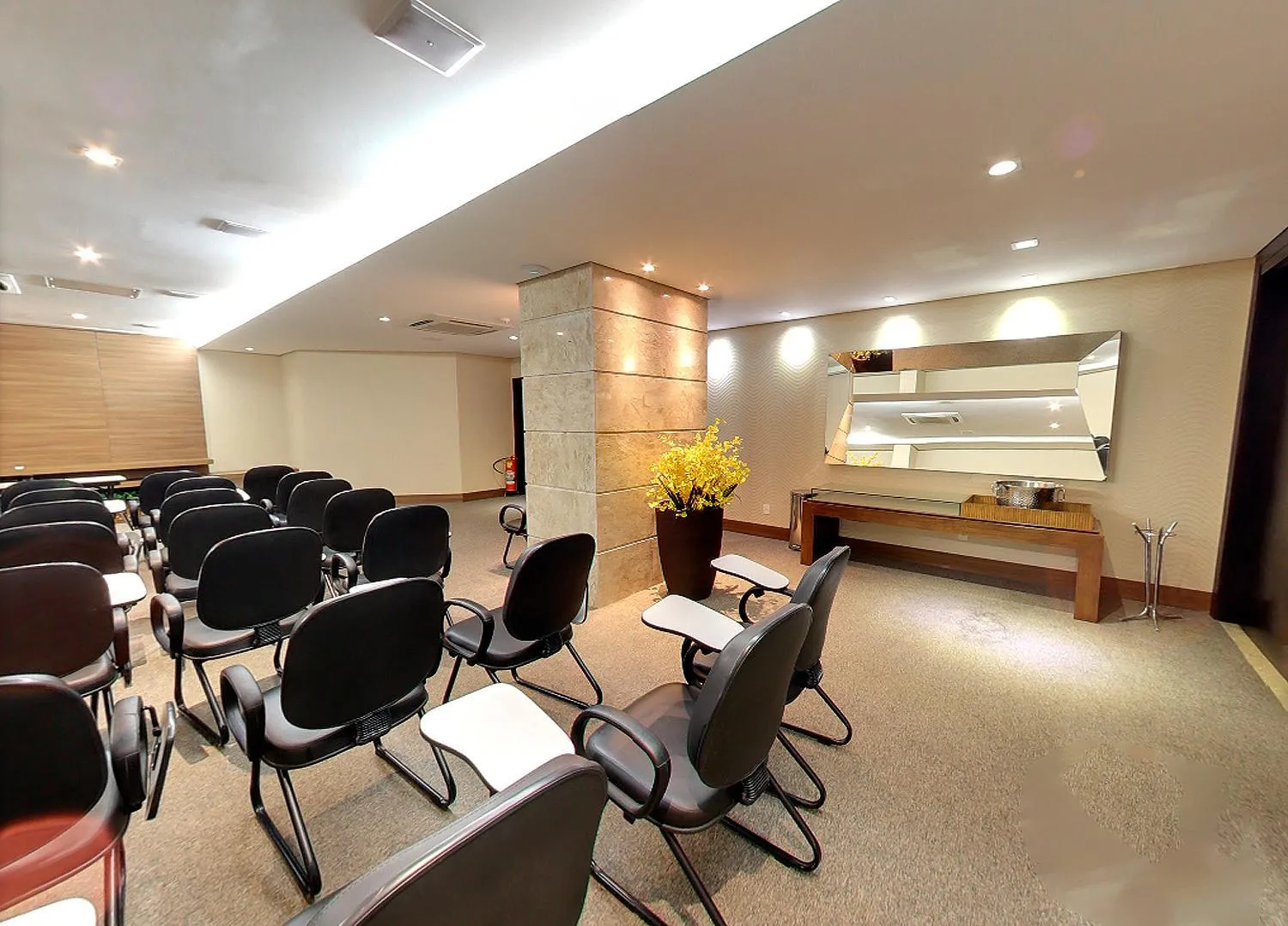 Business facilities in Amazon Taiamã Hotel