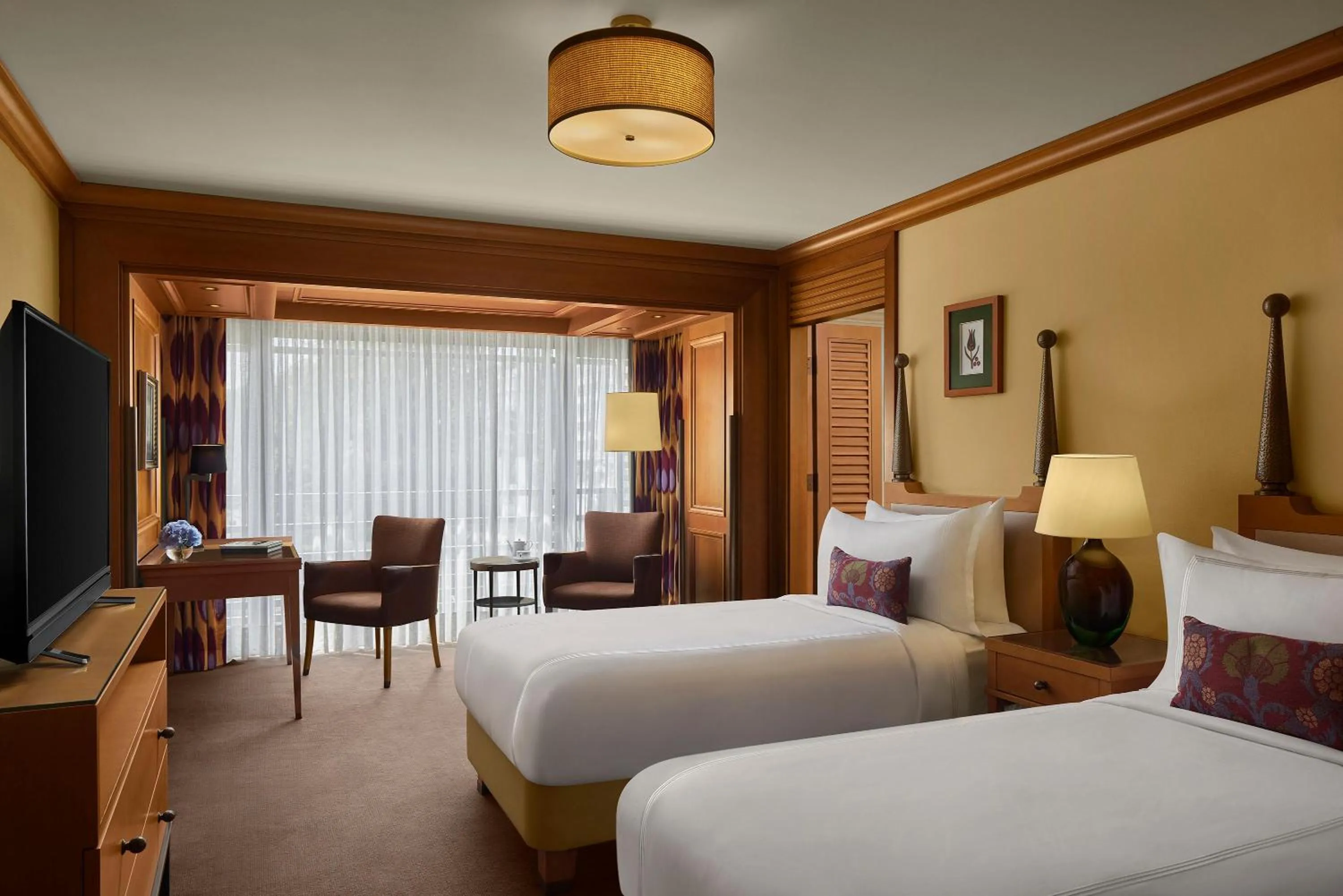 Photo of the whole room, Bed in Divan Istanbul