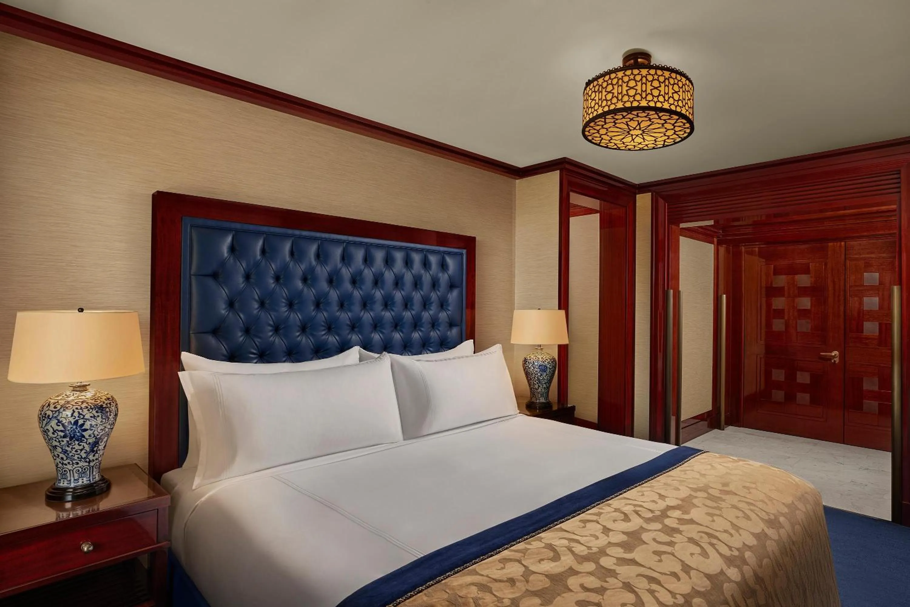 Photo of the whole room, Bed in Divan Istanbul