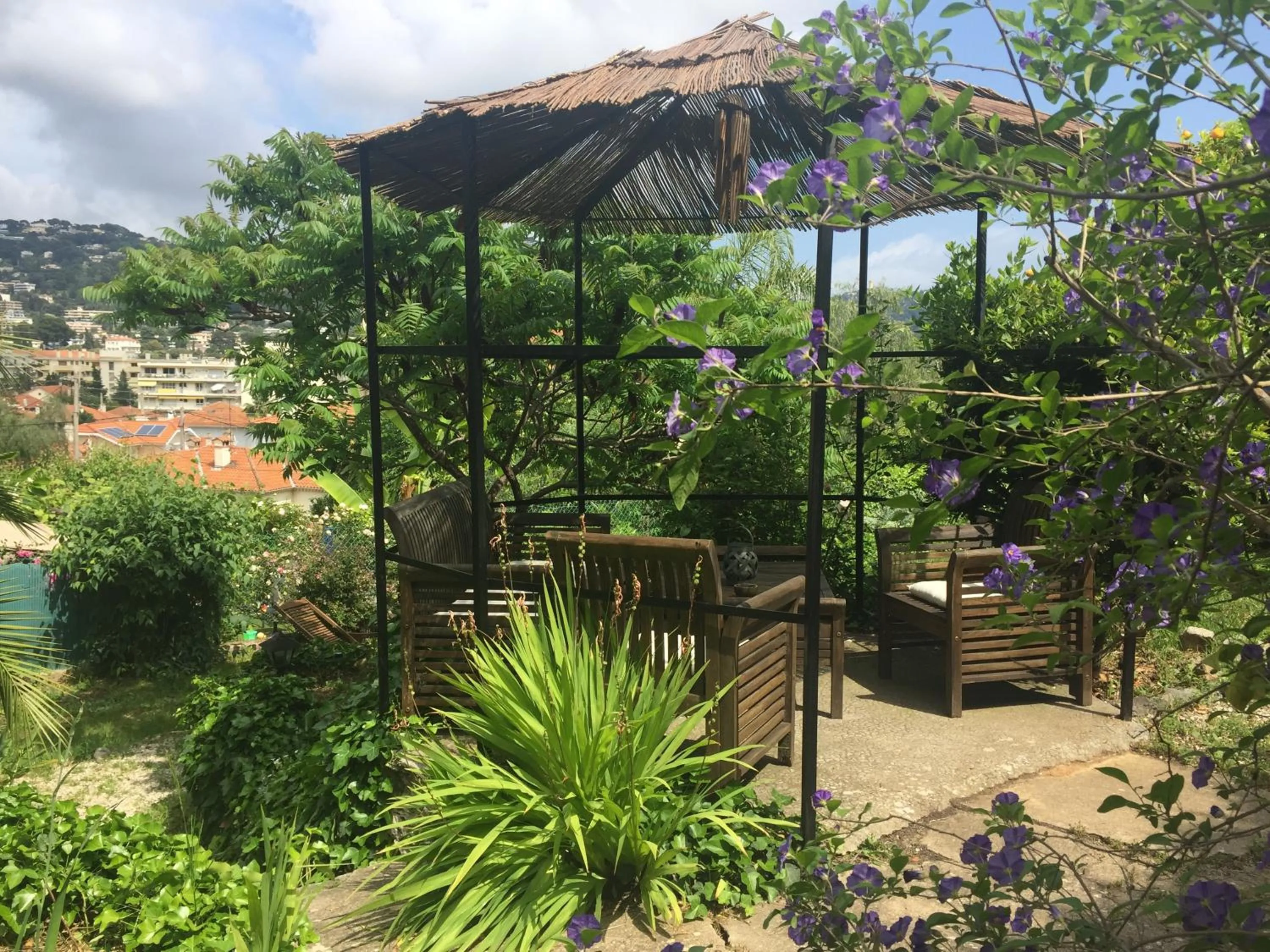 Patio in Bed & Breakfast Chambres d'hôtes COTTAGE BELLEVUE