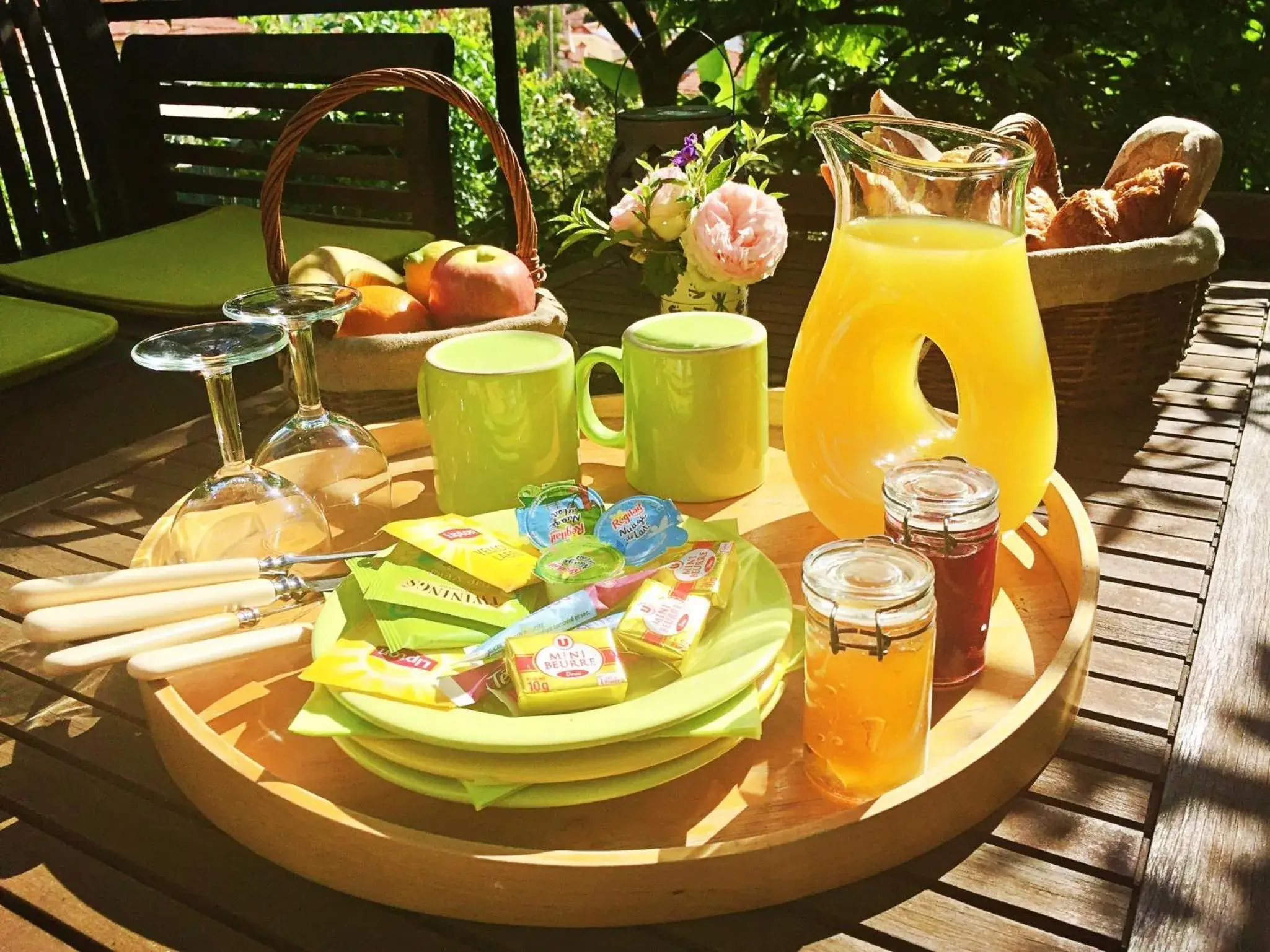 Double Room with Shared Bathroom in Bed & Breakfast Chambres d'hôtes COTTAGE BELLEVUE Double Room with Shared Bathroom in Bed & Breakfast Chambres d'hôtes COTTAGE BELLEVUE