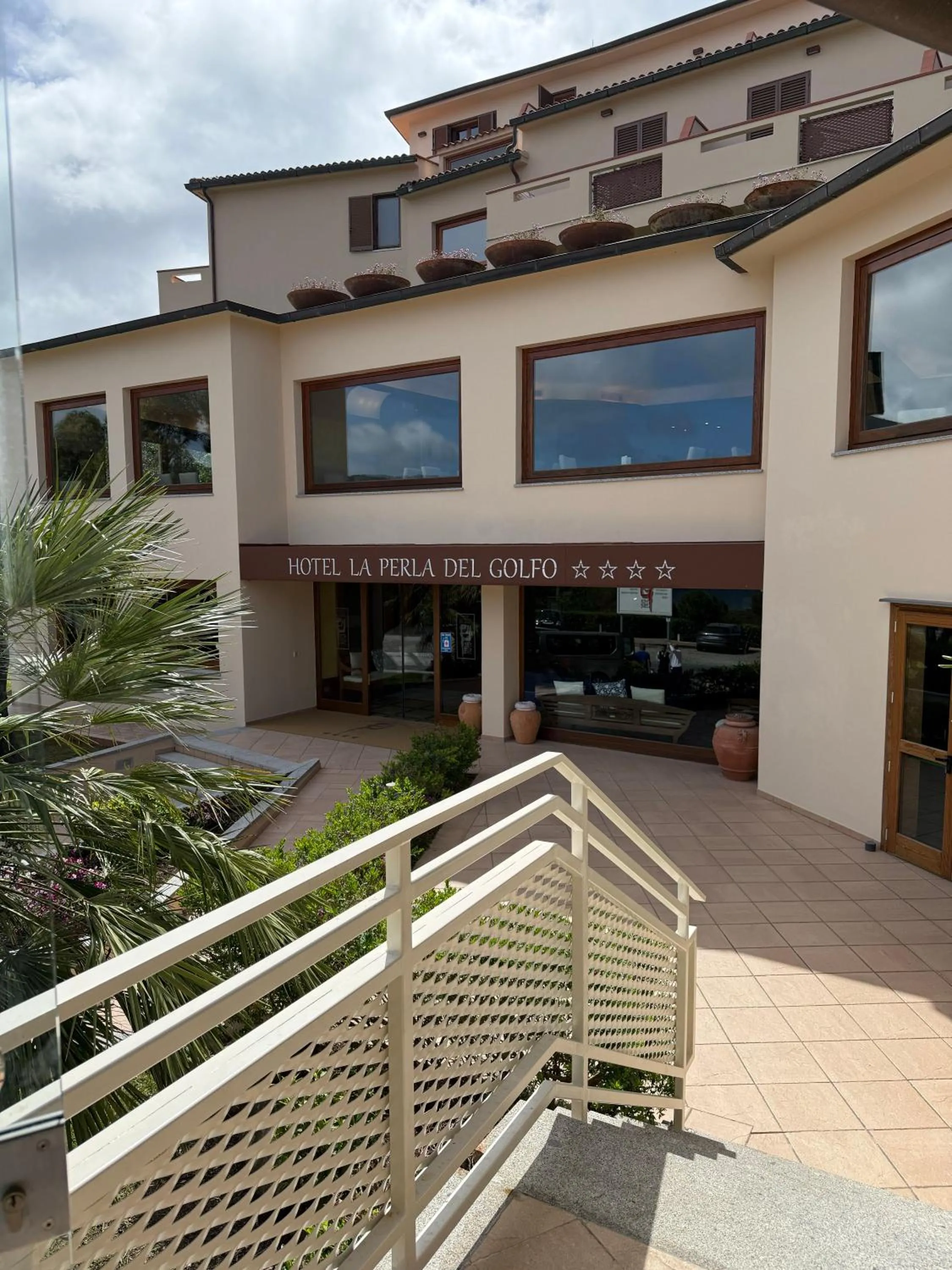 Property building in Hotel La Perla Del Golfo