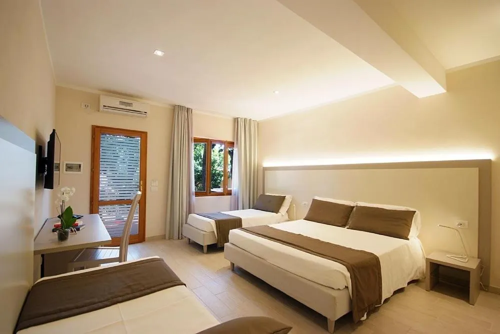 Bedroom, Bed in Hotel La Perla Del Golfo