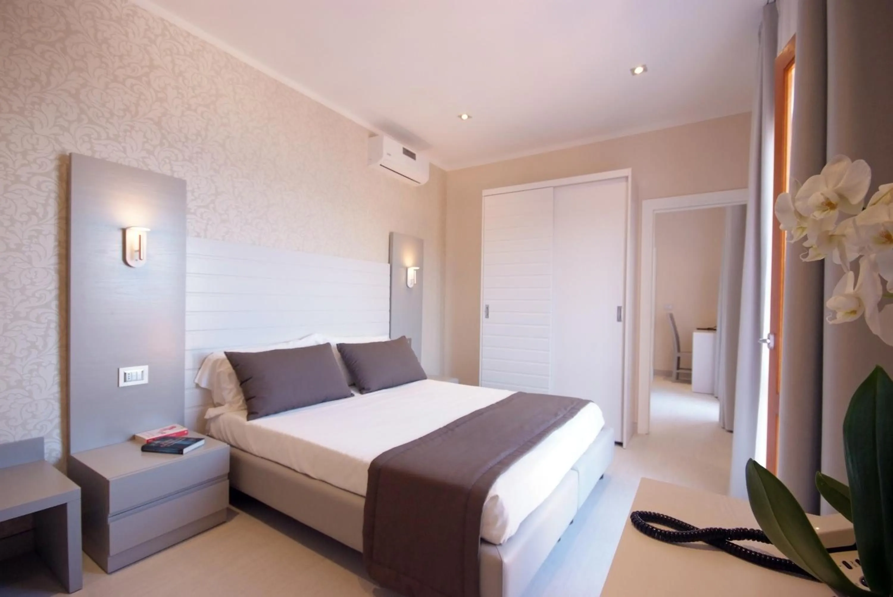 Photo of the whole room, Bed in Hotel La Perla Del Golfo