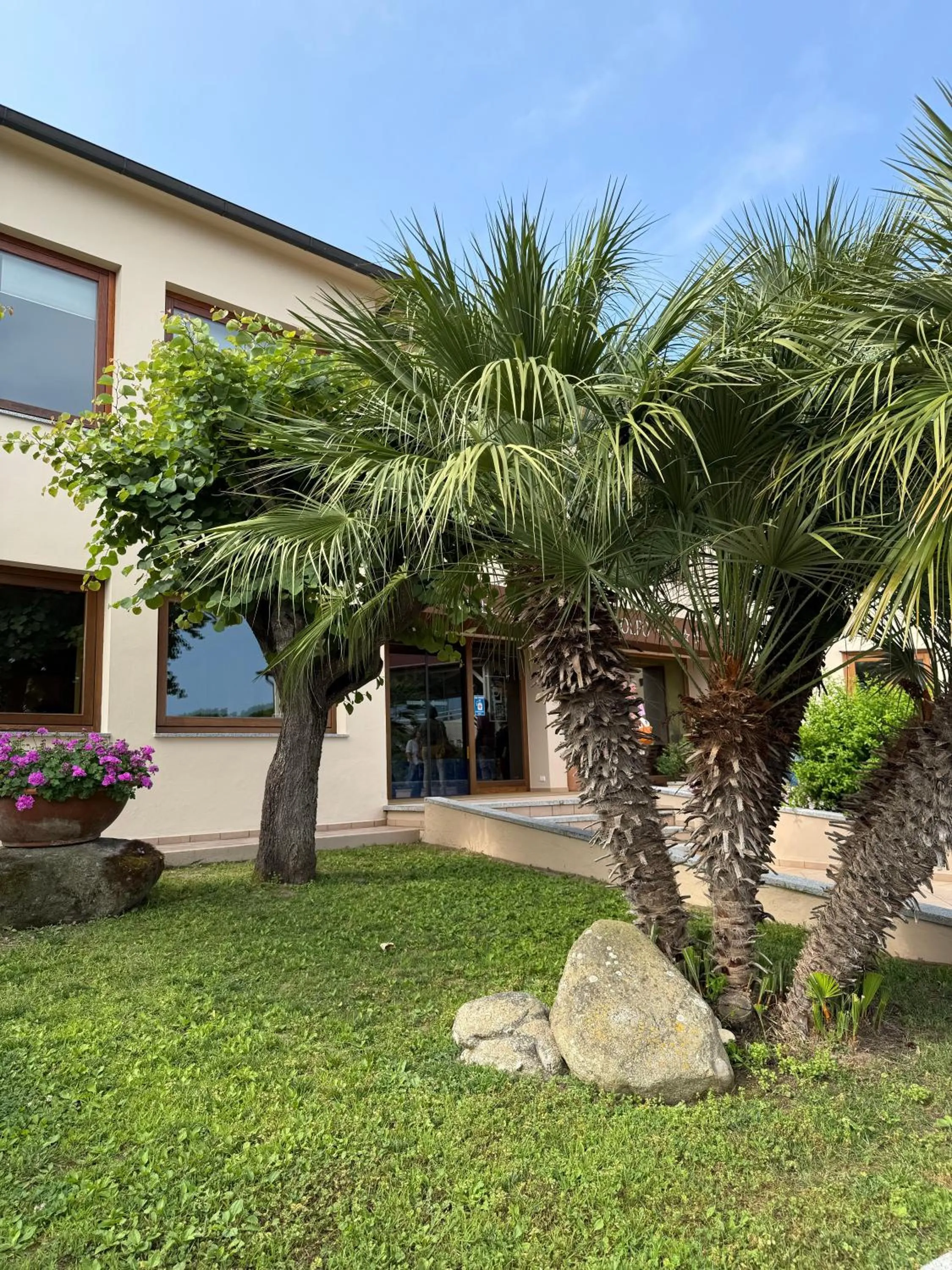 Property building in Hotel La Perla Del Golfo