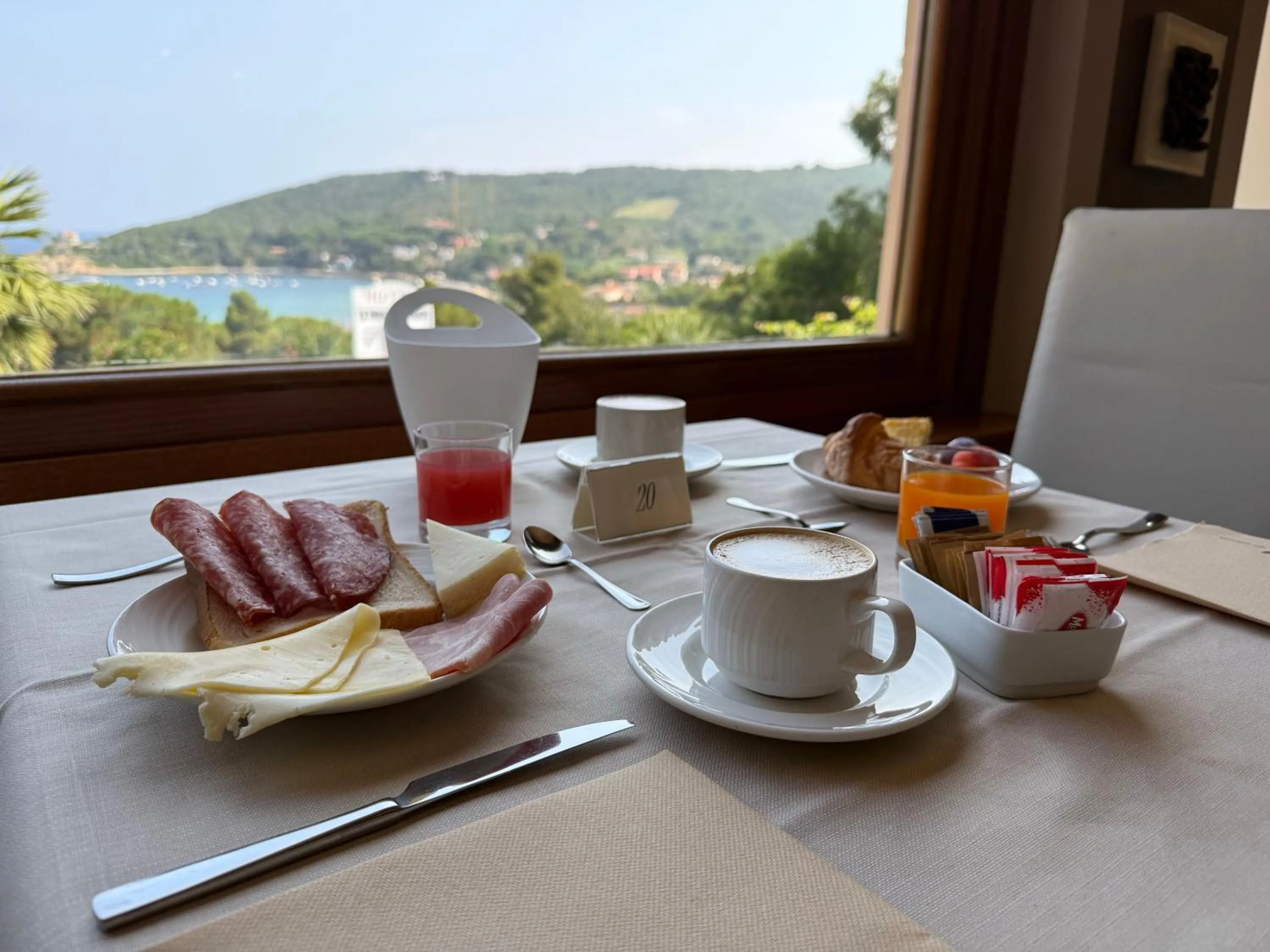 Breakfast in Hotel La Perla Del Golfo