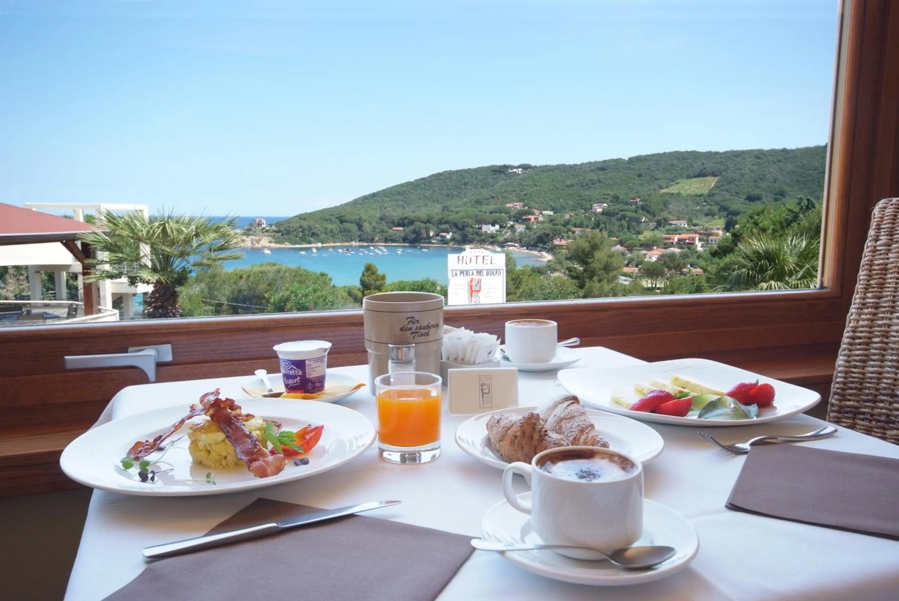 Restaurant/places to eat in Hotel La Perla Del Golfo